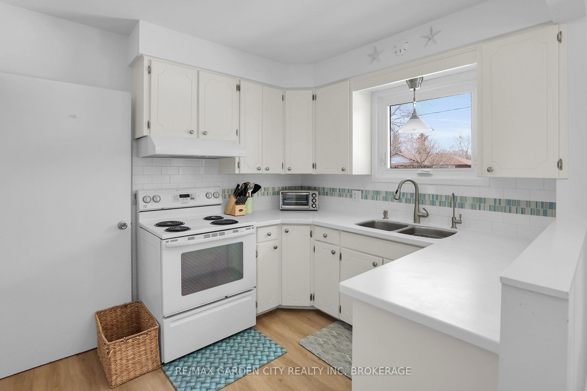 Photo 9 of 41 Howard Avenue, St. Catharines, Lakeport — HOMEH