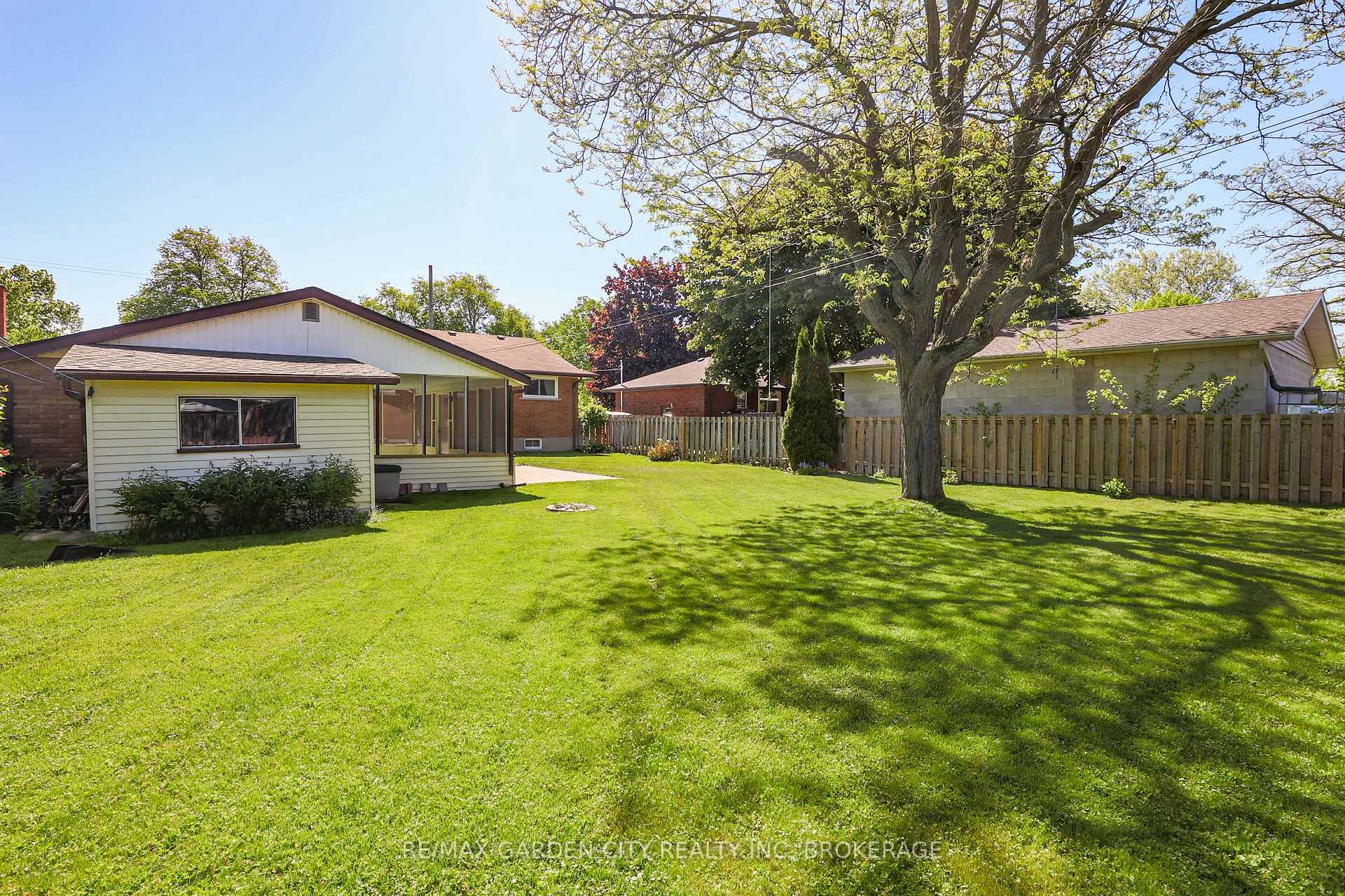 Photo 35 of 41 Howard Avenue, St. Catharines, Lakeport — HOMEH