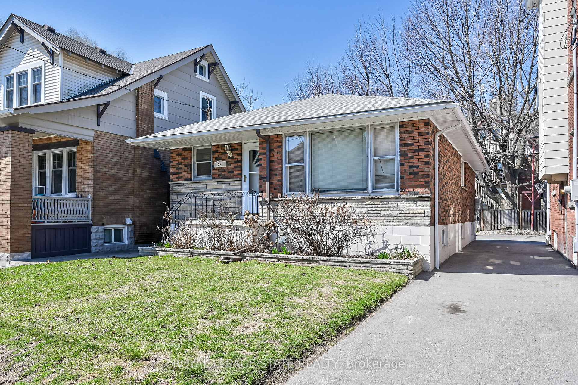 Photo 2 of 24 St Clair Avenue, Hamilton, Gibson — HOMEH