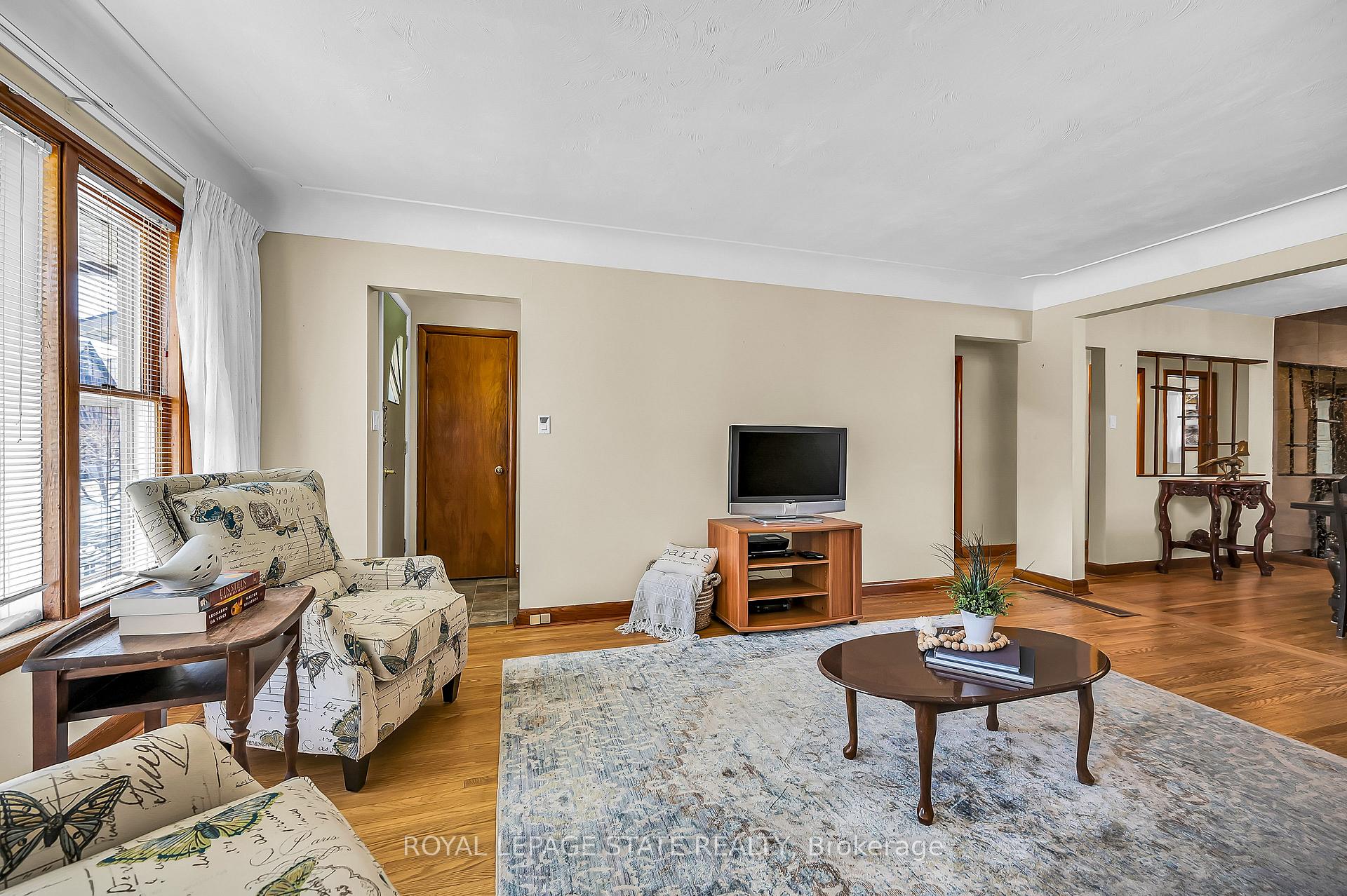 Photo 4 of 24 St Clair Avenue, Hamilton, Gibson — HOMEH