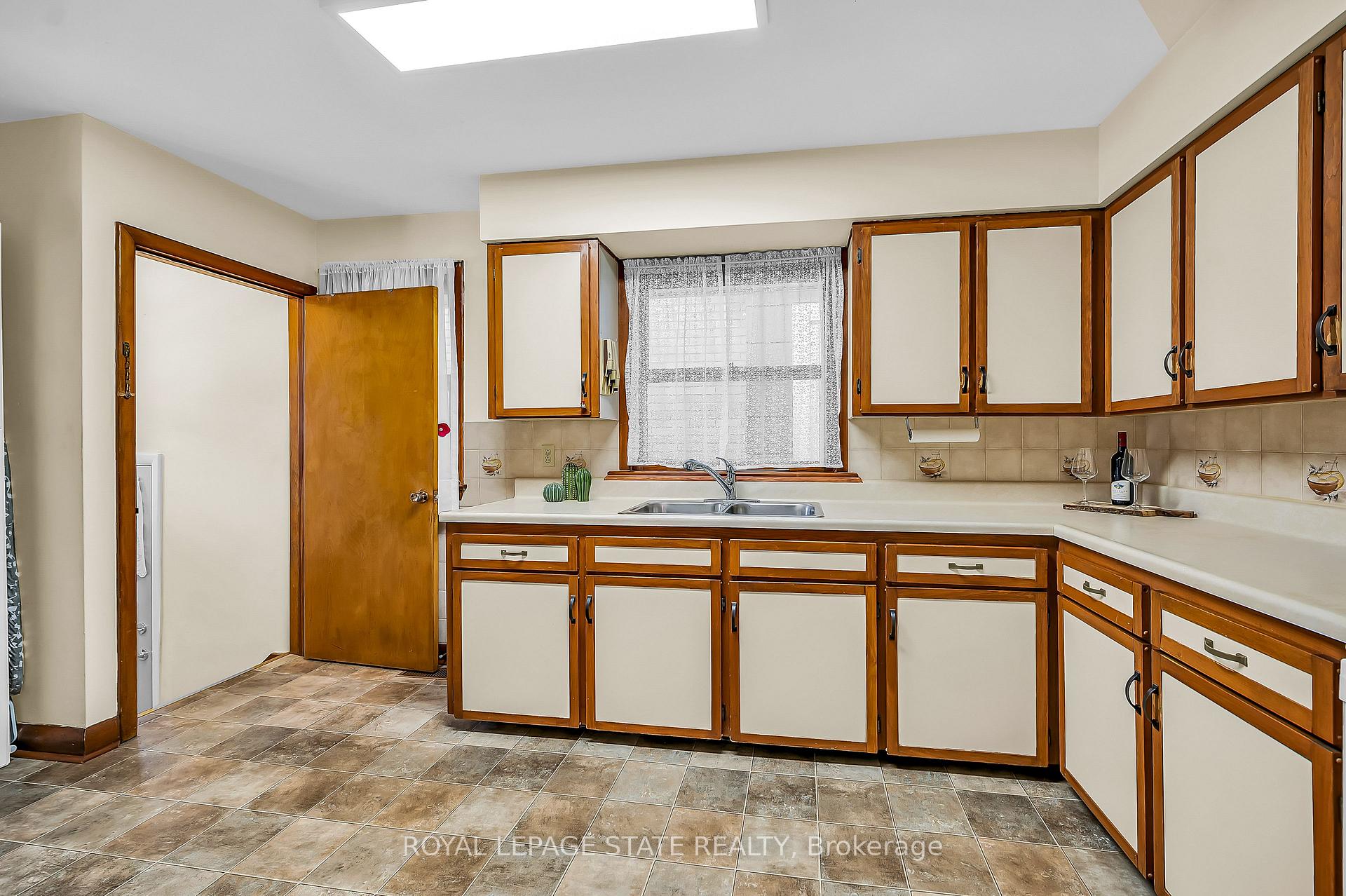Photo 8 of 24 St Clair Avenue, Hamilton, Gibson — HOMEH