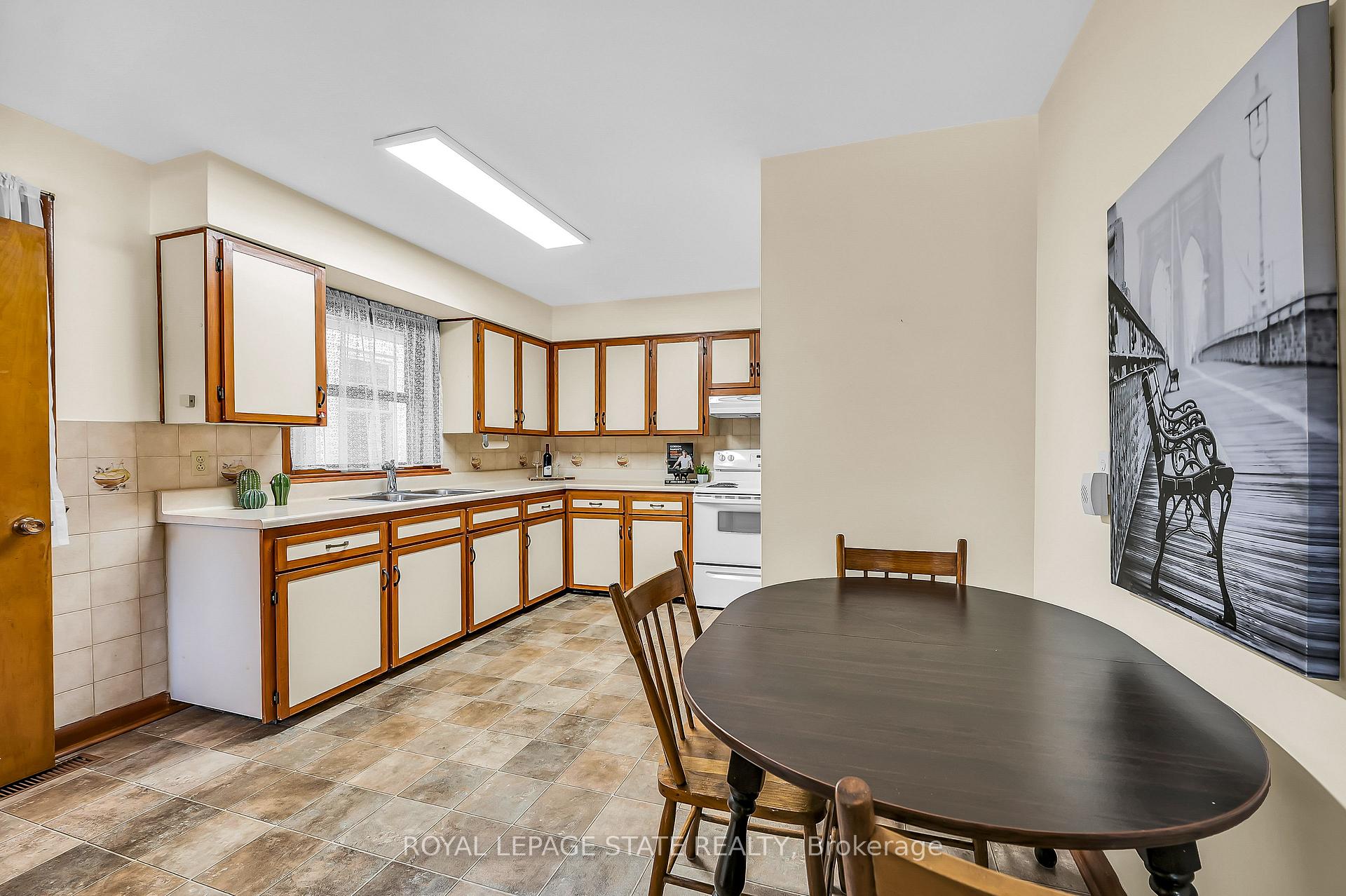Photo 11 of 24 St Clair Avenue, Hamilton, Gibson — HOMEH