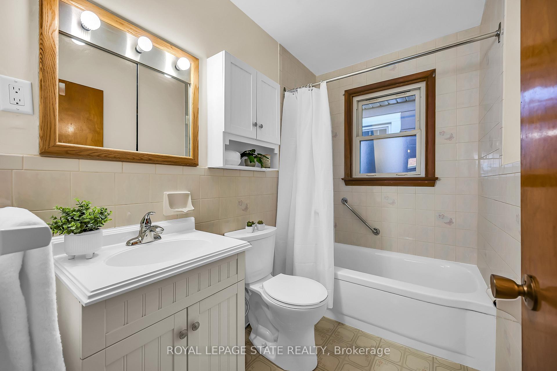 Photo 16 of 24 St Clair Avenue, Hamilton, Gibson — HOMEH