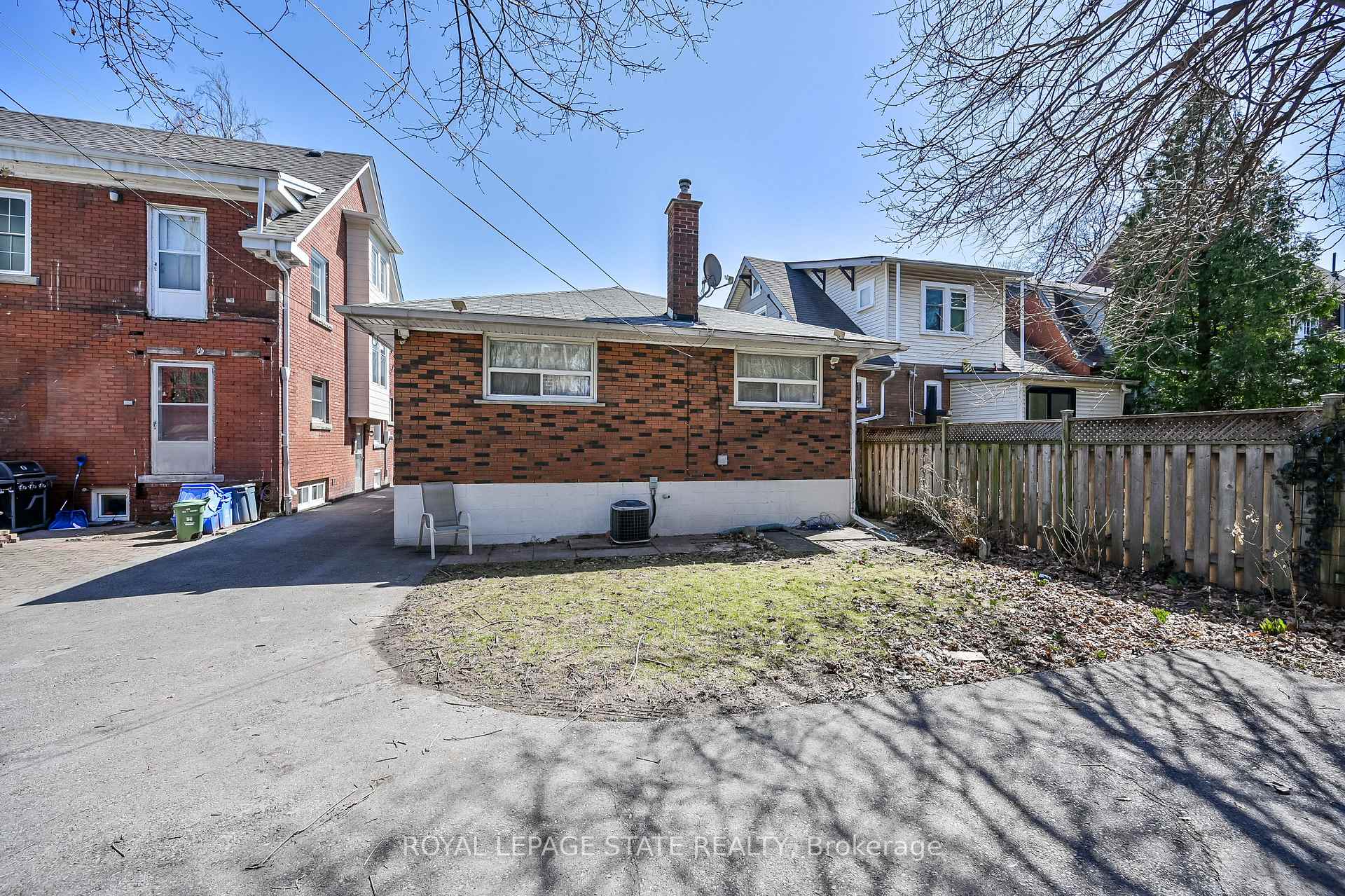 Photo 32 of 24 St Clair Avenue, Hamilton, Gibson — HOMEH