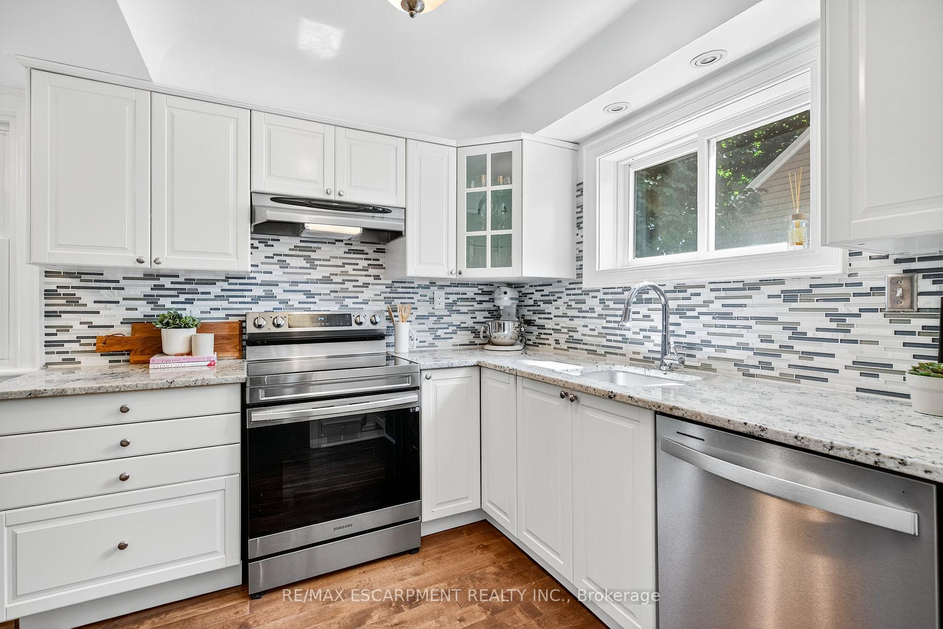 Photo 10 of 131 Rosedale Avenue, Hamilton, Rosedale — HOMEH