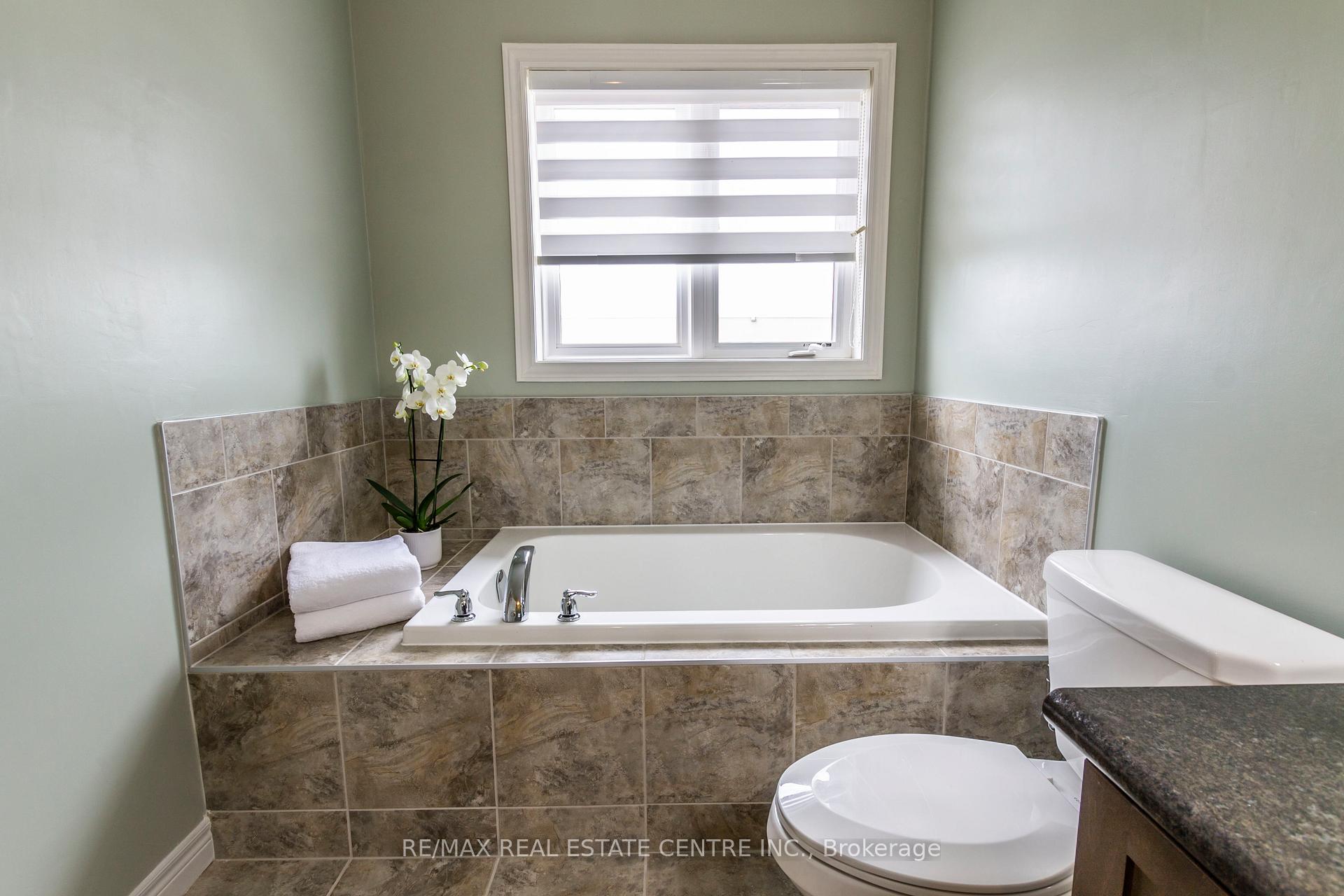 Photo 33 of 28 Chamomile Drive, Hamilton, Eleanor — HOMEH