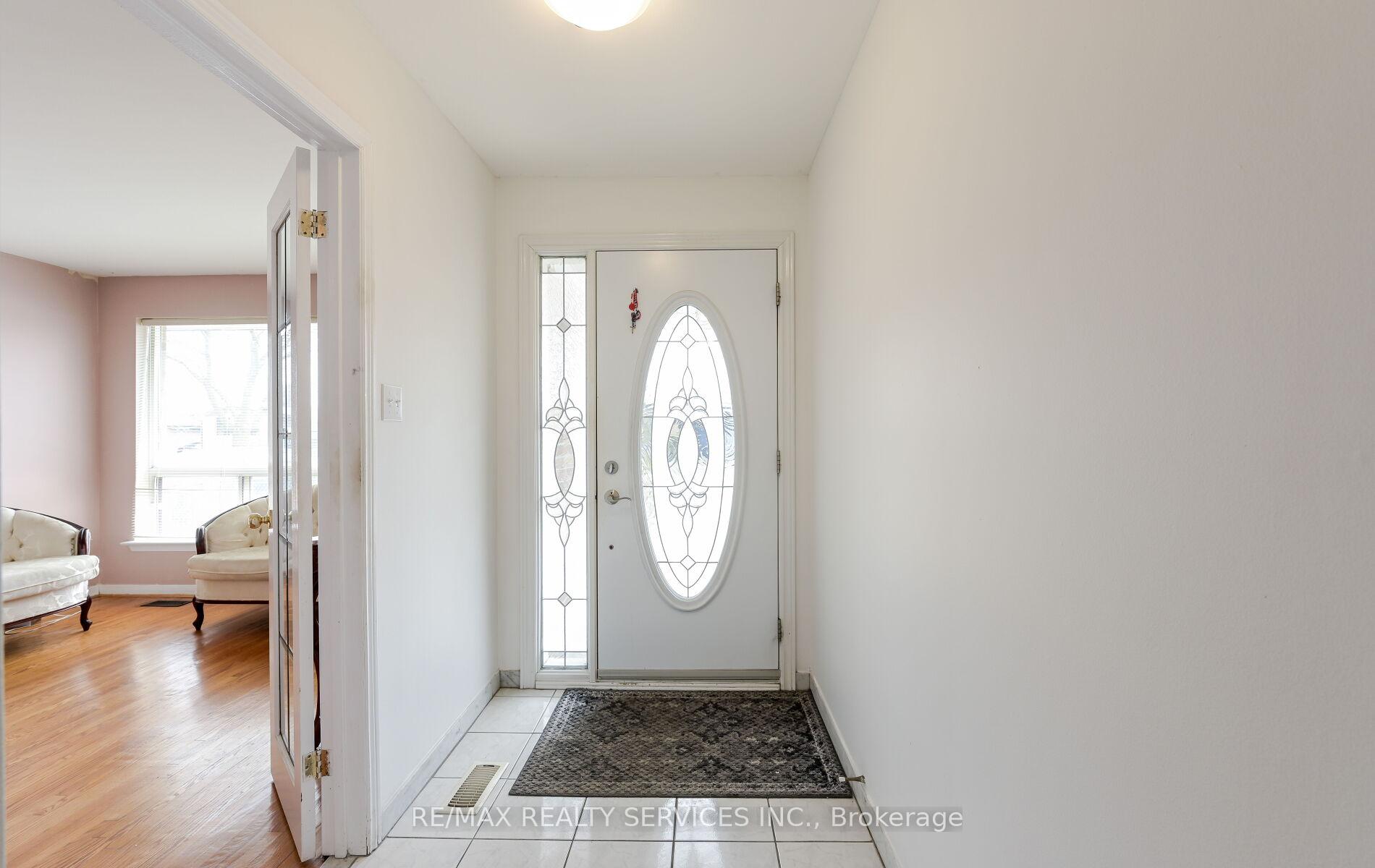Photo 3 of 140 Clarence Street, Brampton, Brampton East — HOMEH