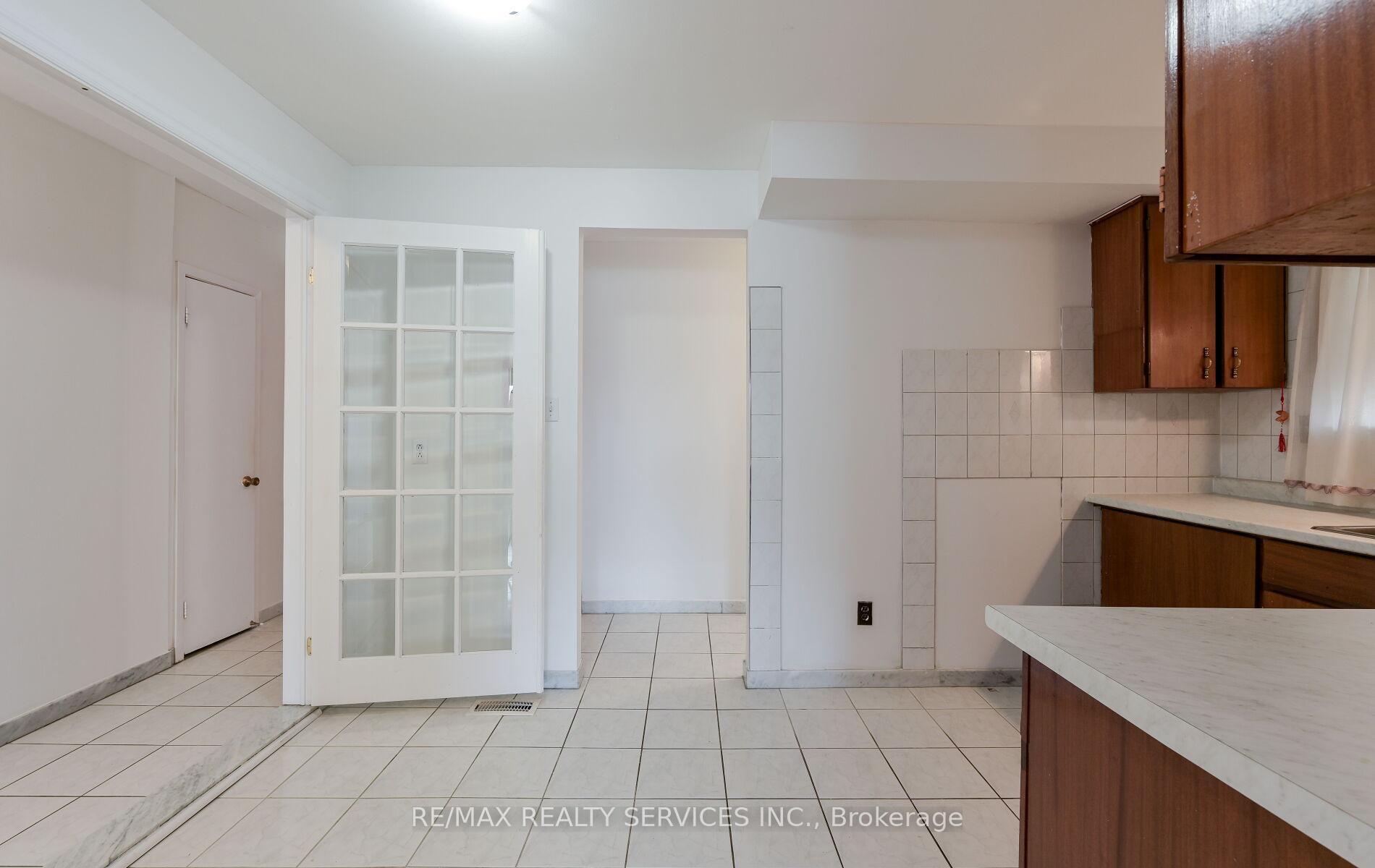 Photo 4 of 140 Clarence Street, Brampton, Brampton East — HOMEH