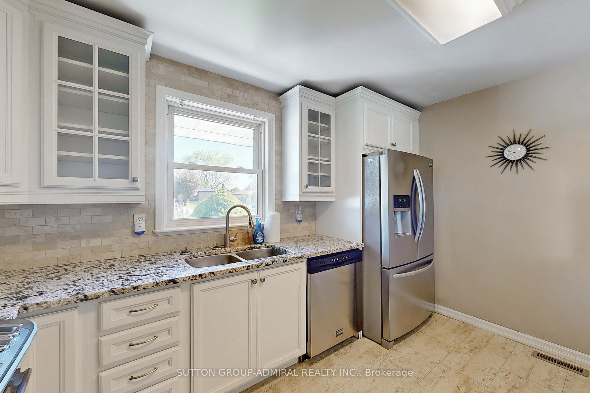 Photo 4 of 12 Flavian Crescent, Brampton, Southgate — HOMEH