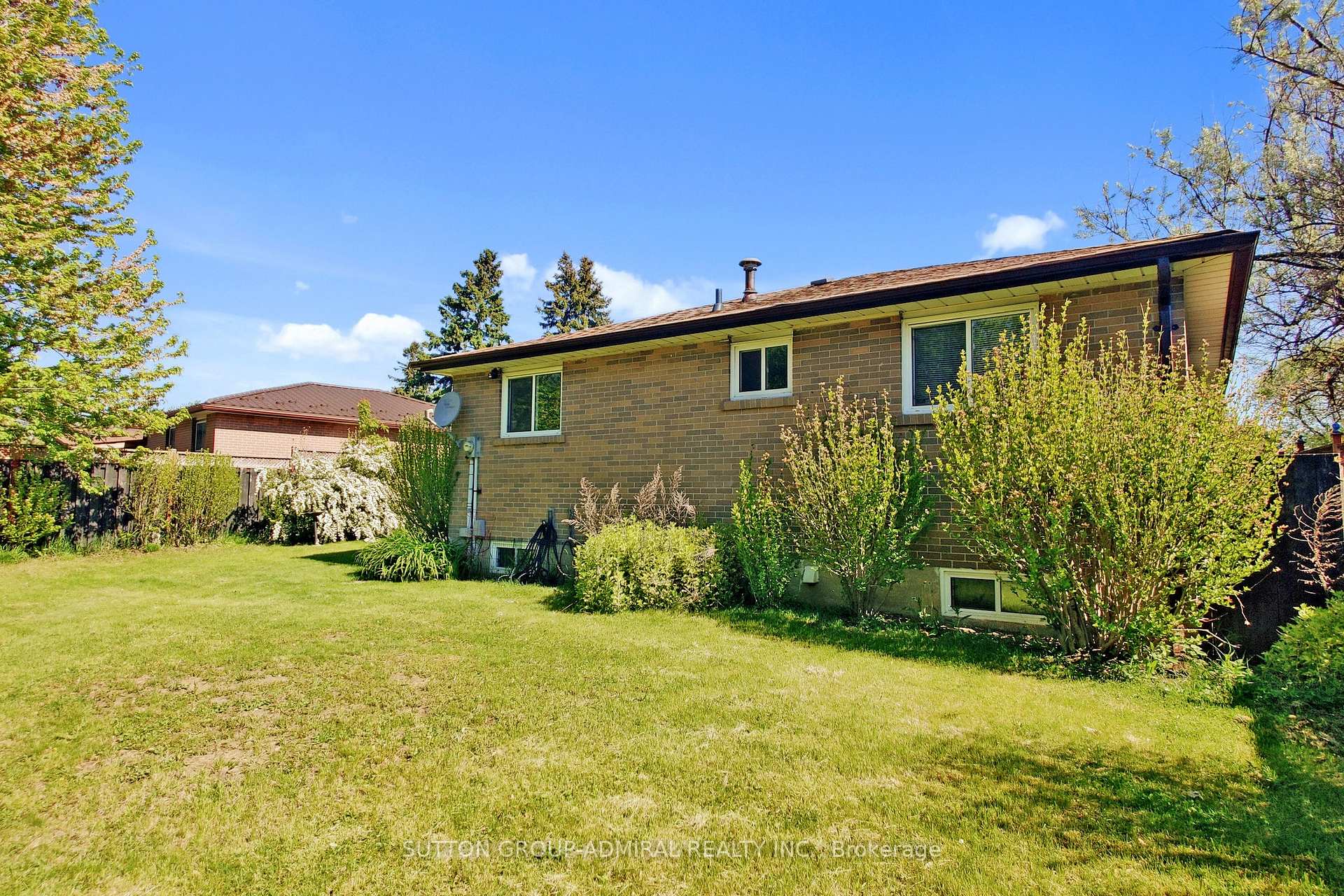 Photo 23 of 12 Flavian Crescent, Brampton, Southgate — HOMEH