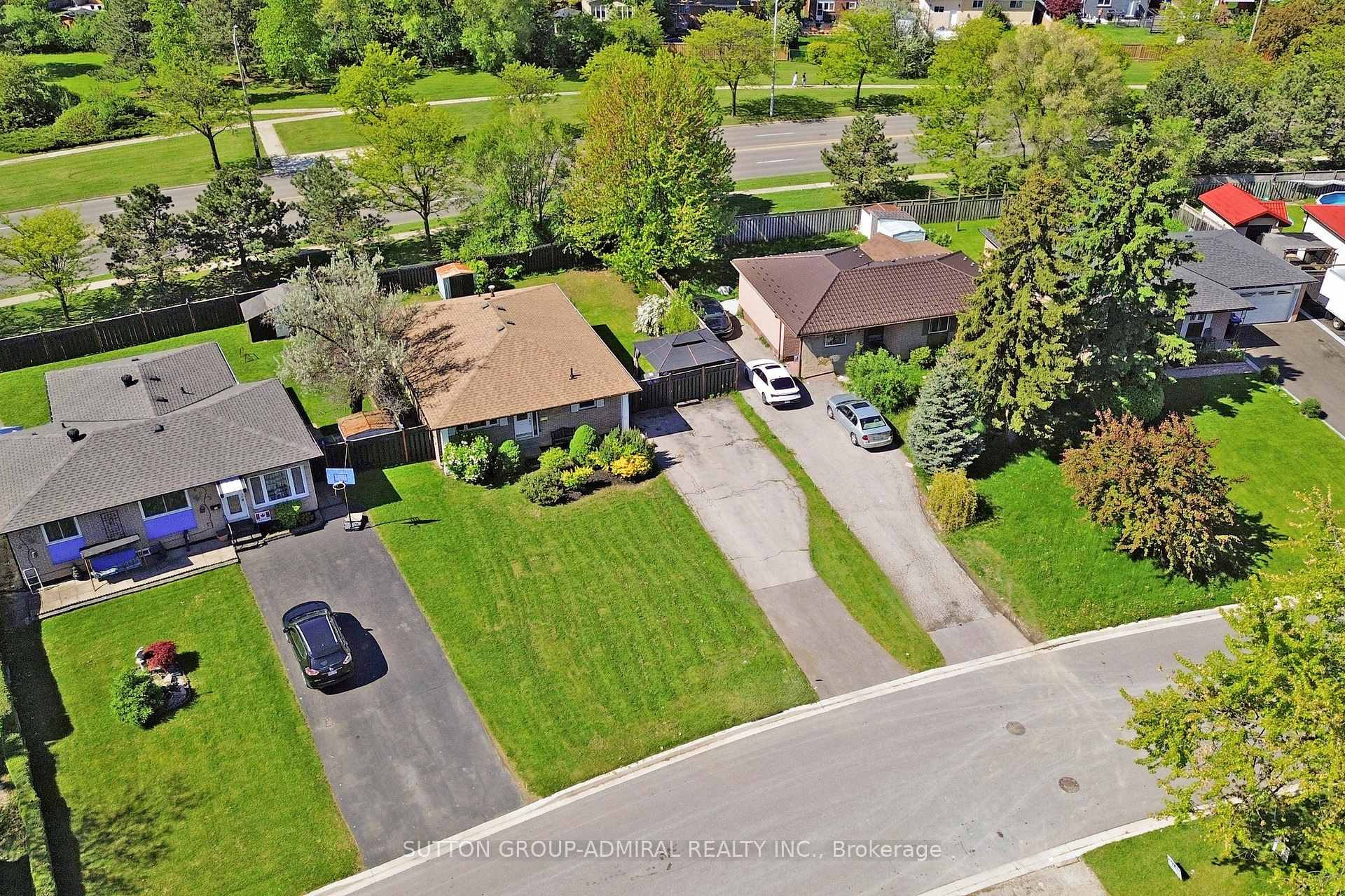 Photo 28 of 12 Flavian Crescent, Brampton, Southgate — HOMEH