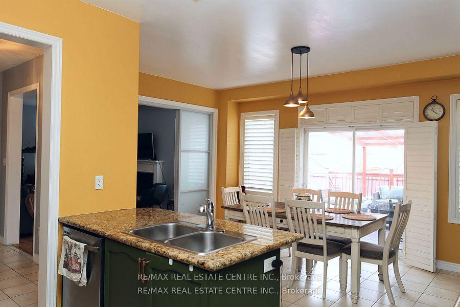 Photo 3 of 120 Bellchase Trail, Brampton, Bram East — HOMEH