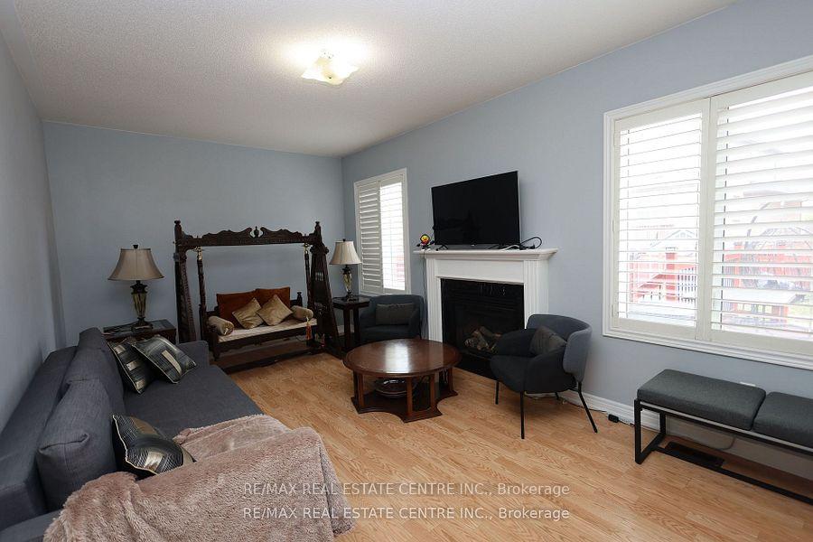 Photo 4 of 120 Bellchase Trail, Brampton, Bram East — HOMEH