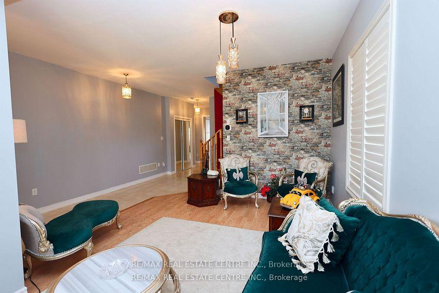 Photo 9 of 120 Bellchase Trail, Brampton, Bram East — HOMEH