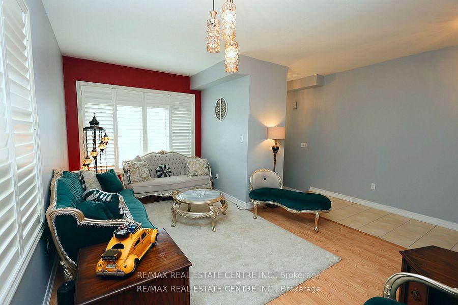 Photo 14 of 120 Bellchase Trail, Brampton, Bram East — HOMEH