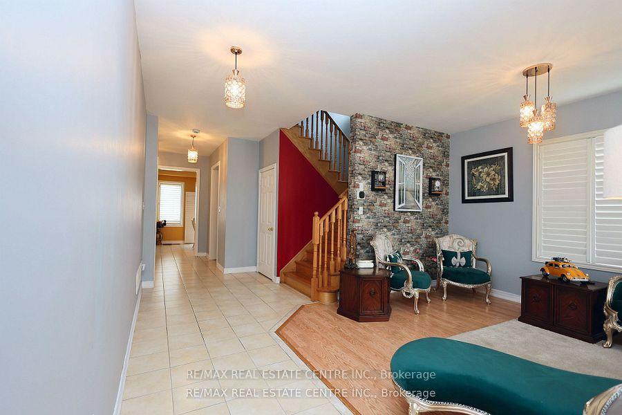 Photo 6 of 120 Bellchase Trail, Brampton, Bram East — HOMEH