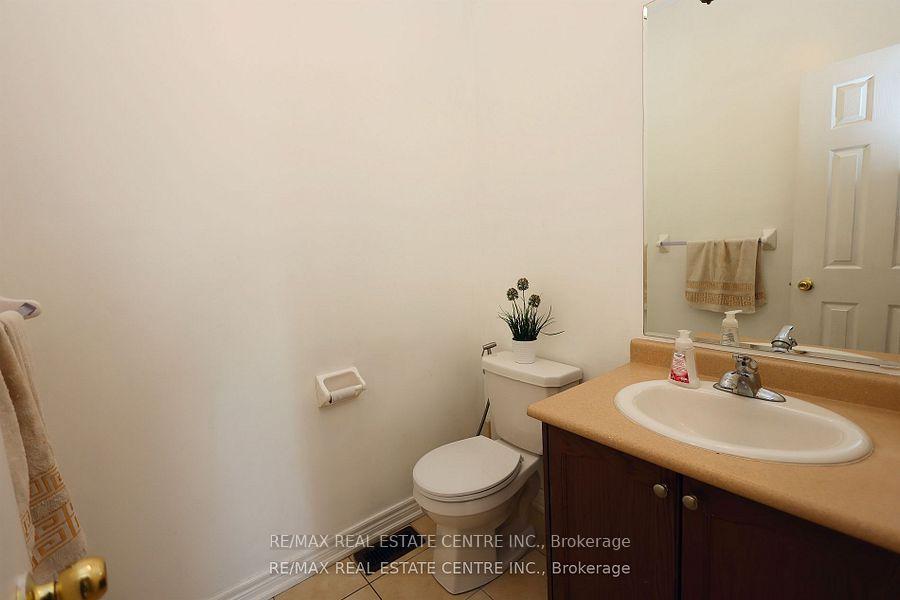 Photo 5 of 120 Bellchase Trail, Brampton, Bram East — HOMEH