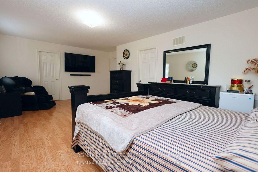 Photo 17 of 120 Bellchase Trail, Brampton, Bram East — HOMEH