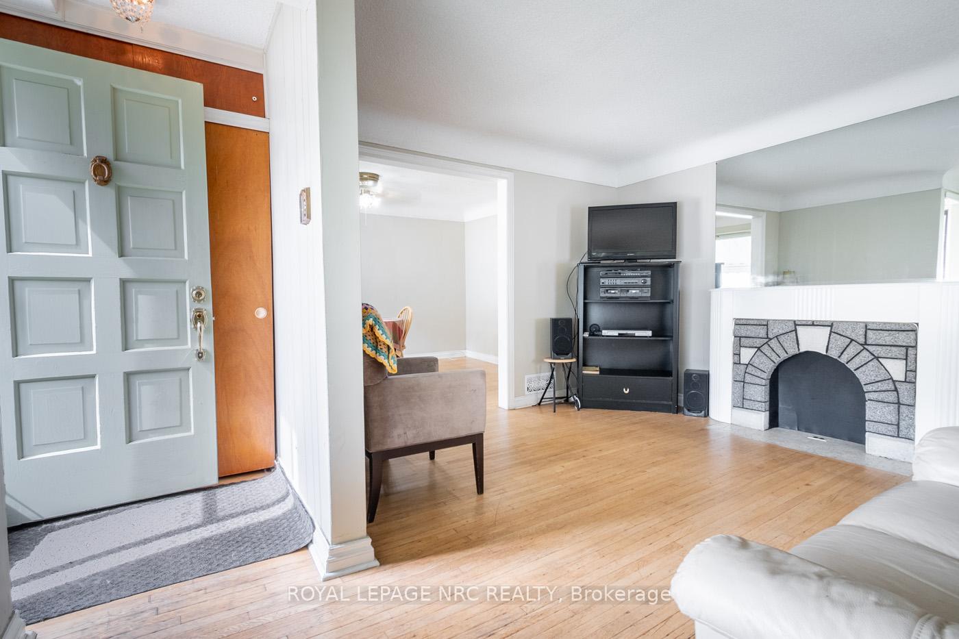 Photo 15 of 75 Vale Avenue, St. Catharines, Downtown — HOMEH