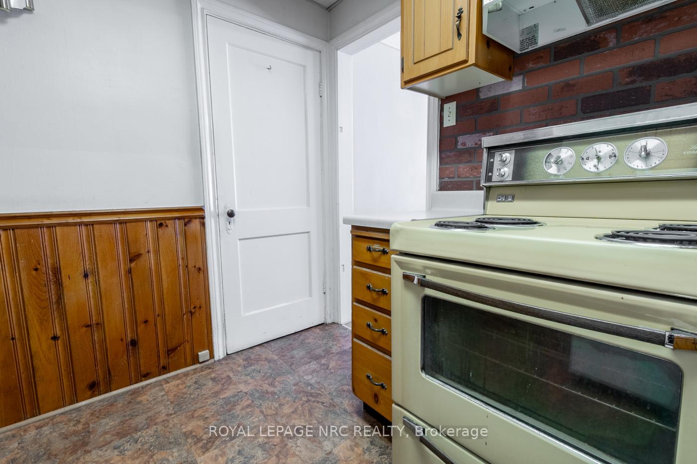 Photo 27 of 75 Vale Avenue, St. Catharines, Downtown — HOMEH