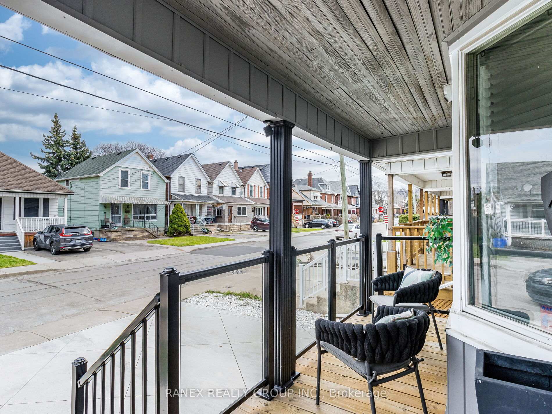 Photo 5 of 41 Glendale Avenue N, Hamilton, Crown Point — HOMEH