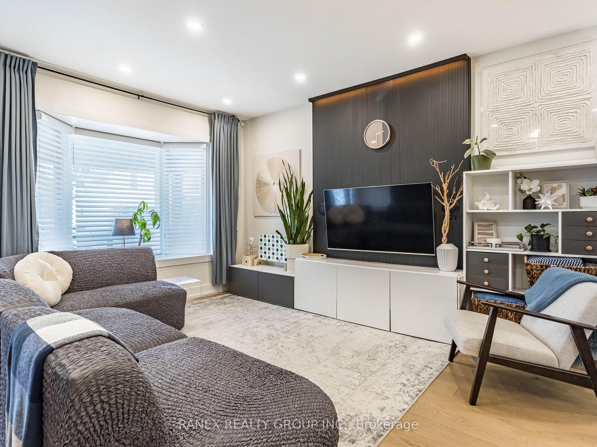 Photo 9 of 41 Glendale Avenue N, Hamilton, Crown Point — HOMEH