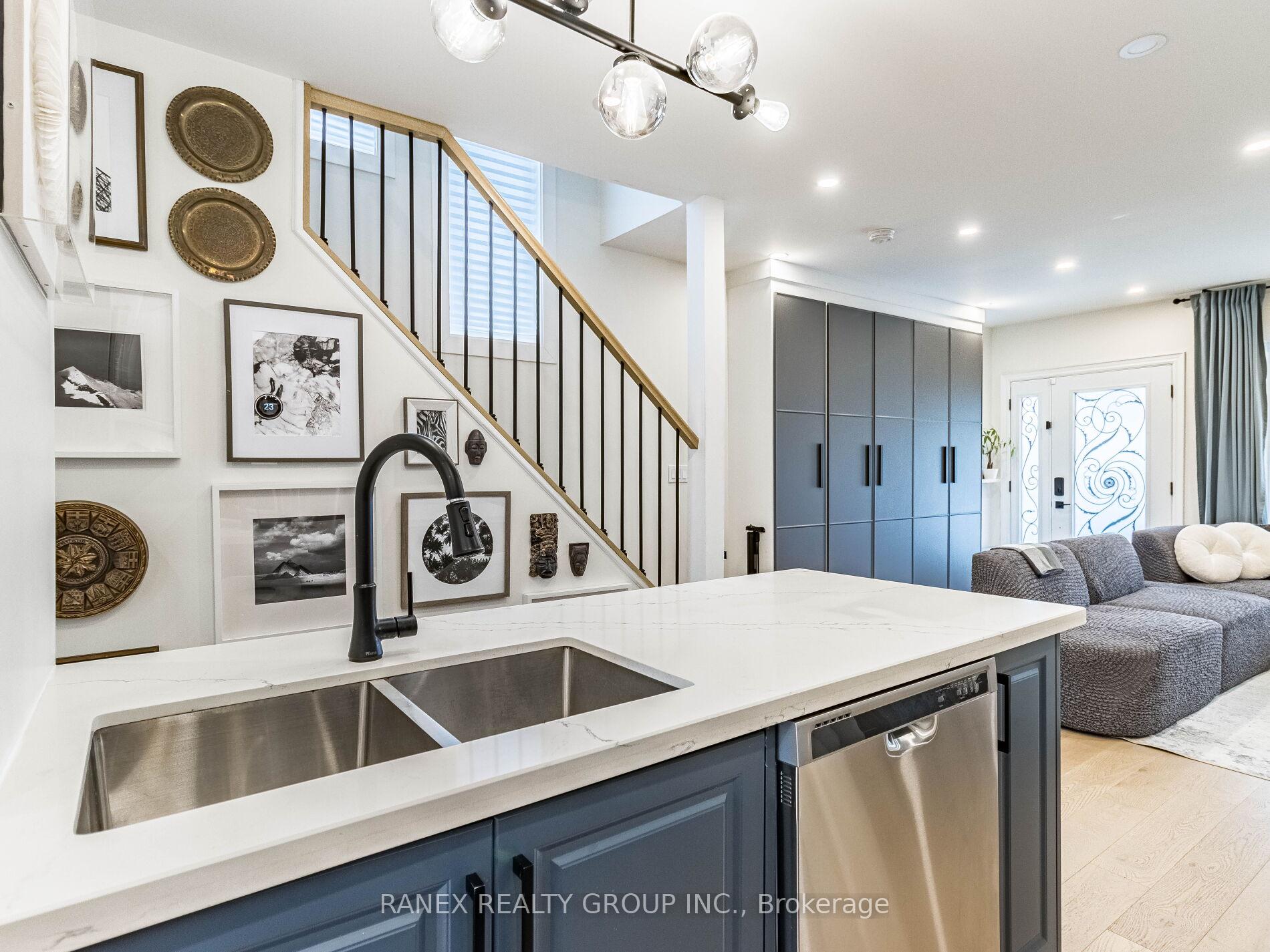 Photo 16 of 41 Glendale Avenue N, Hamilton, Crown Point — HOMEH