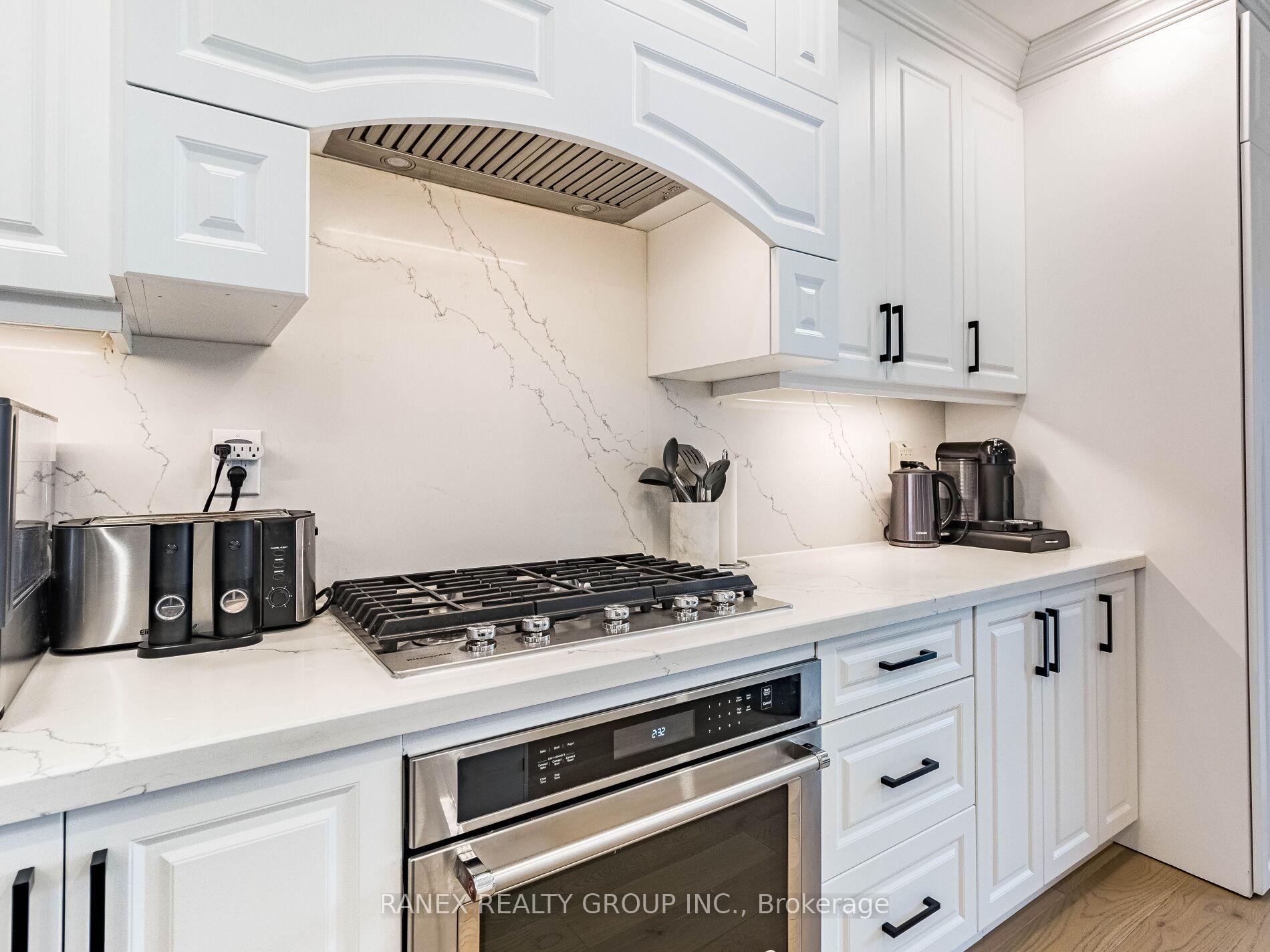 Photo 17 of 41 Glendale Avenue N, Hamilton, Crown Point — HOMEH