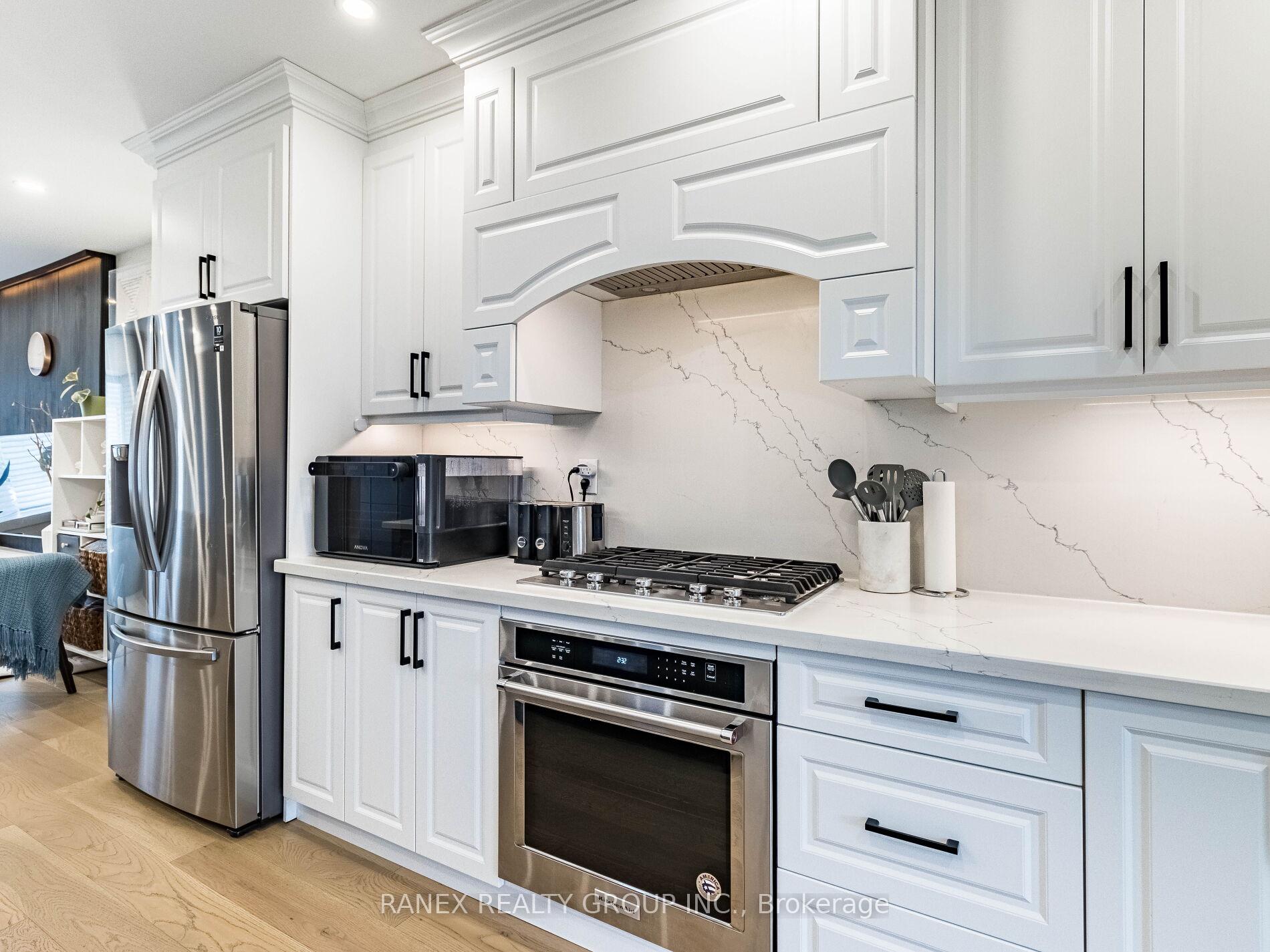 Photo 18 of 41 Glendale Avenue N, Hamilton, Crown Point — HOMEH