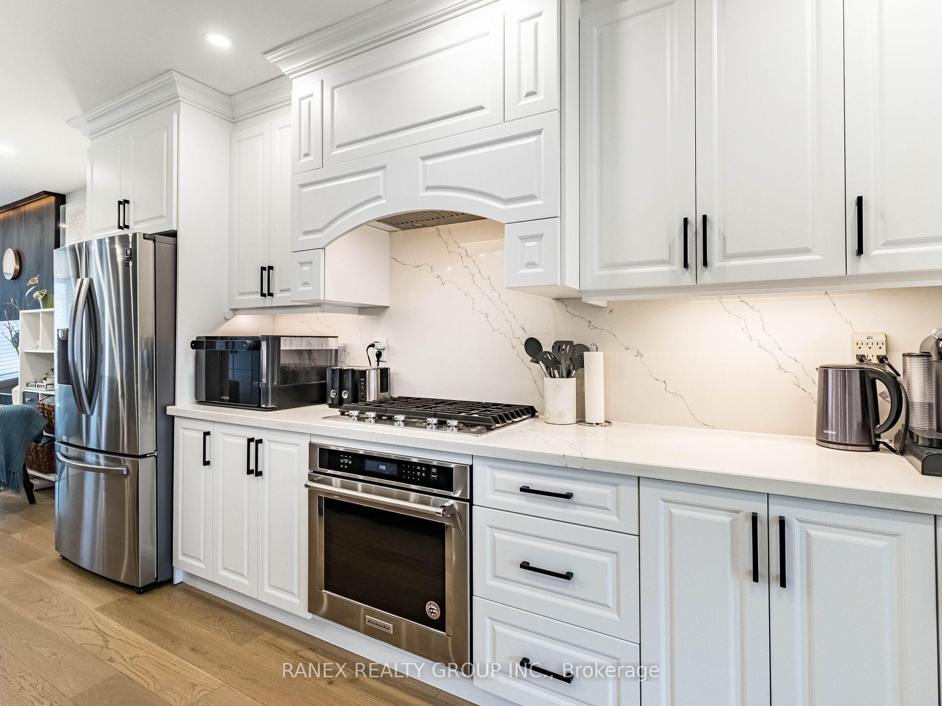 Photo 20 of 41 Glendale Avenue N, Hamilton, Crown Point — HOMEH