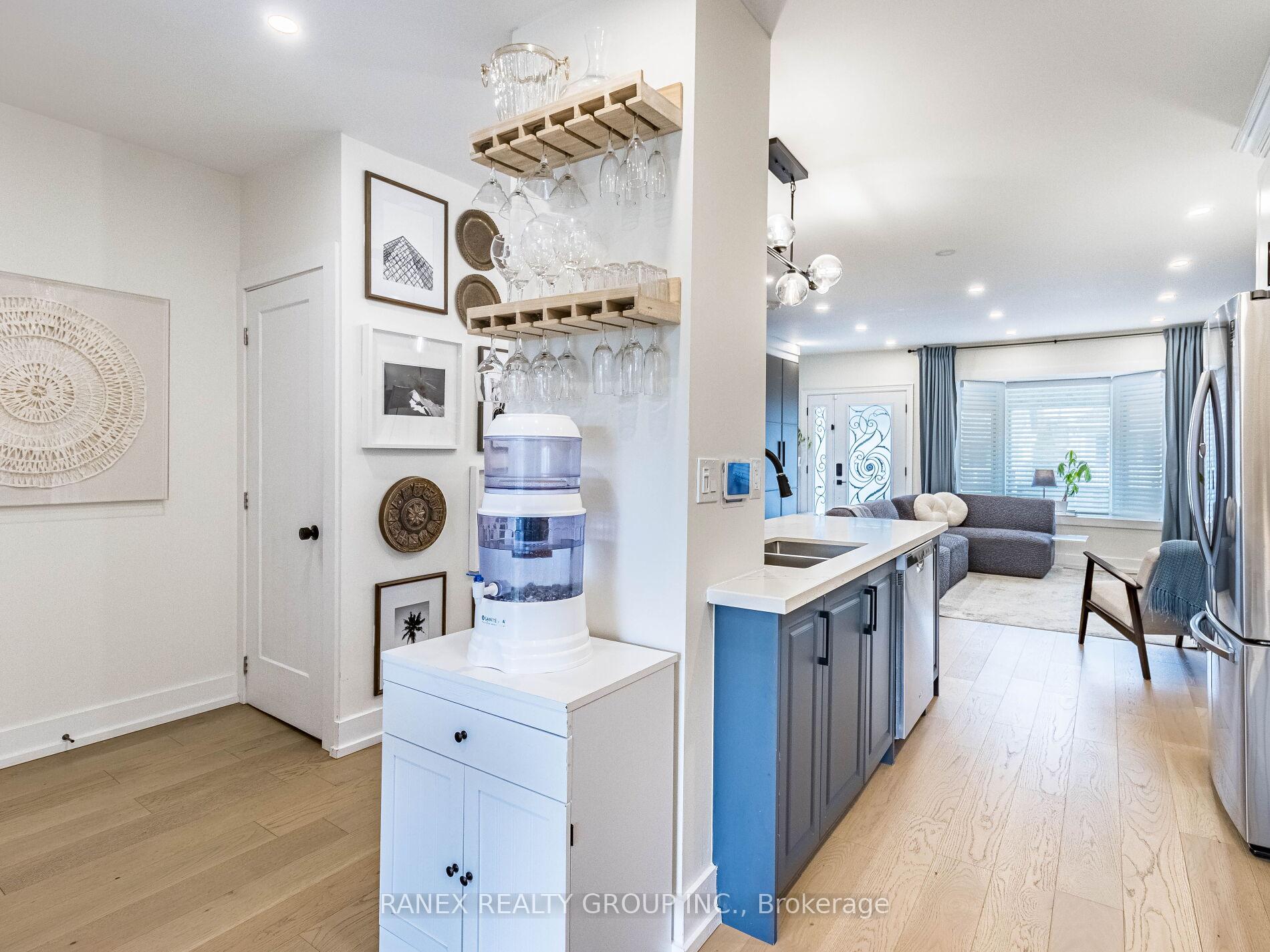 Photo 22 of 41 Glendale Avenue N, Hamilton, Crown Point — HOMEH