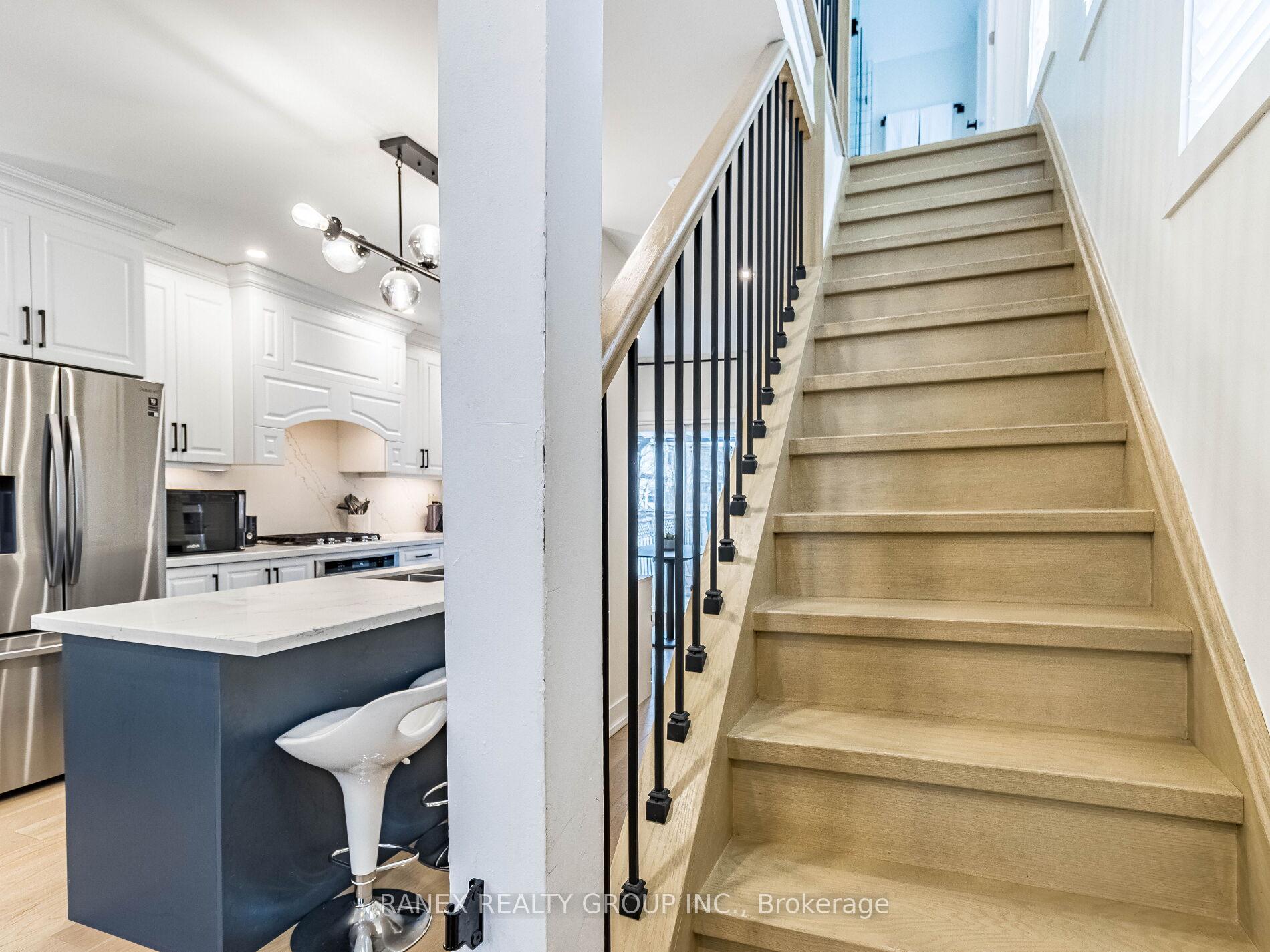 Photo 25 of 41 Glendale Avenue N, Hamilton, Crown Point — HOMEH