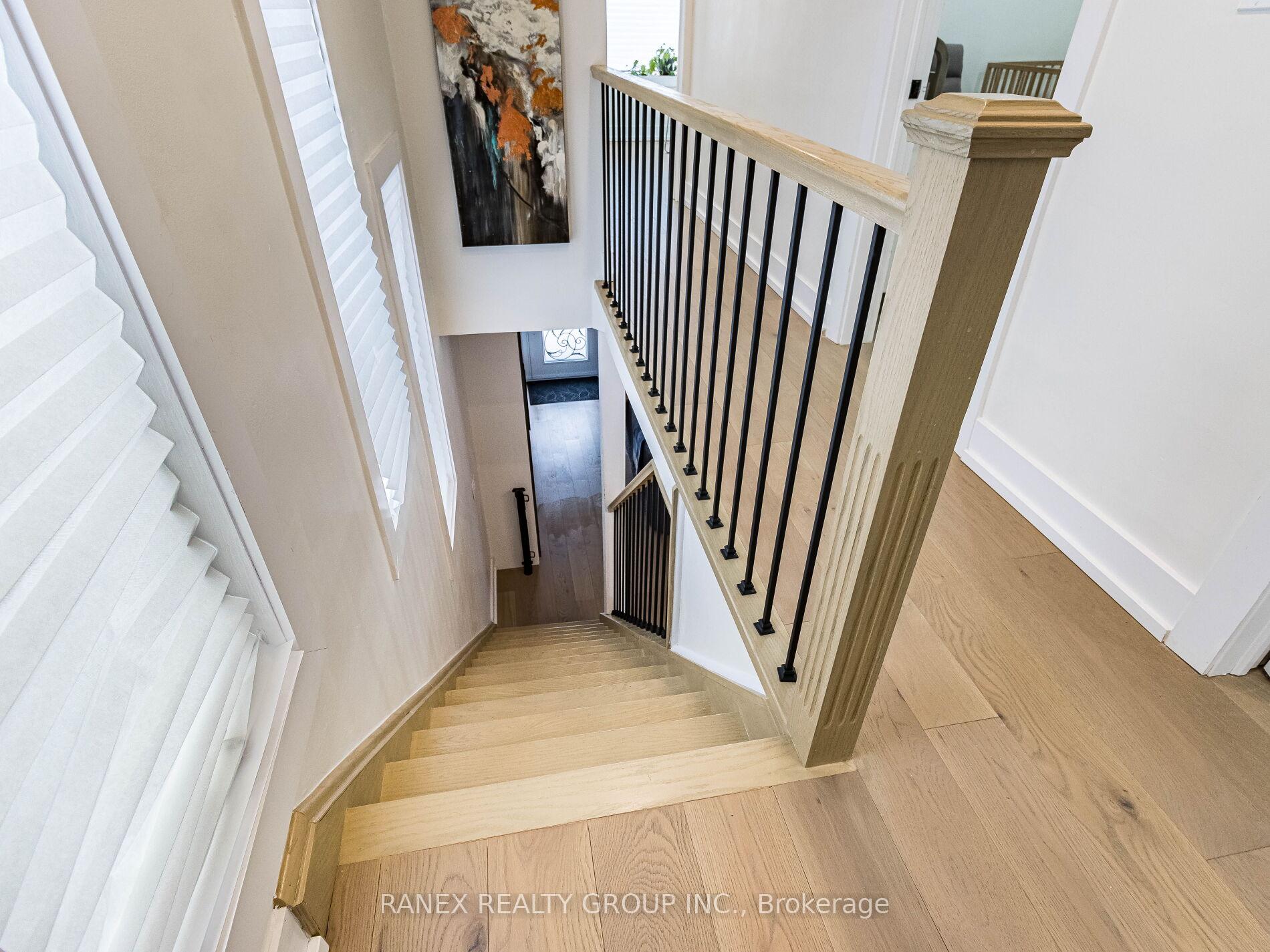 Photo 26 of 41 Glendale Avenue N, Hamilton, Crown Point — HOMEH