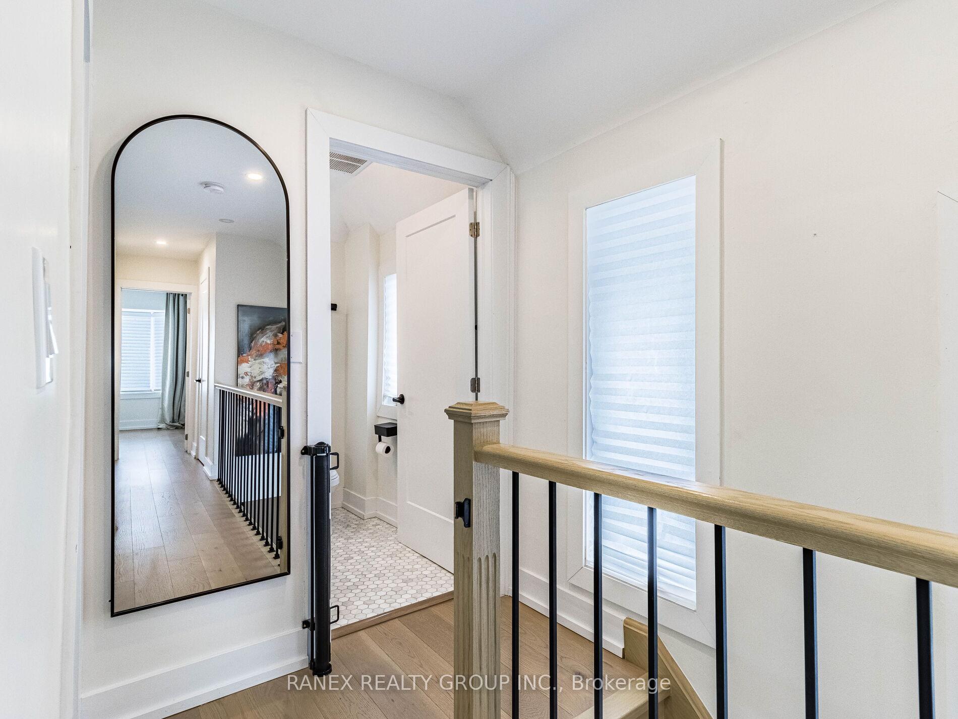 Photo 28 of 41 Glendale Avenue N, Hamilton, Crown Point — HOMEH