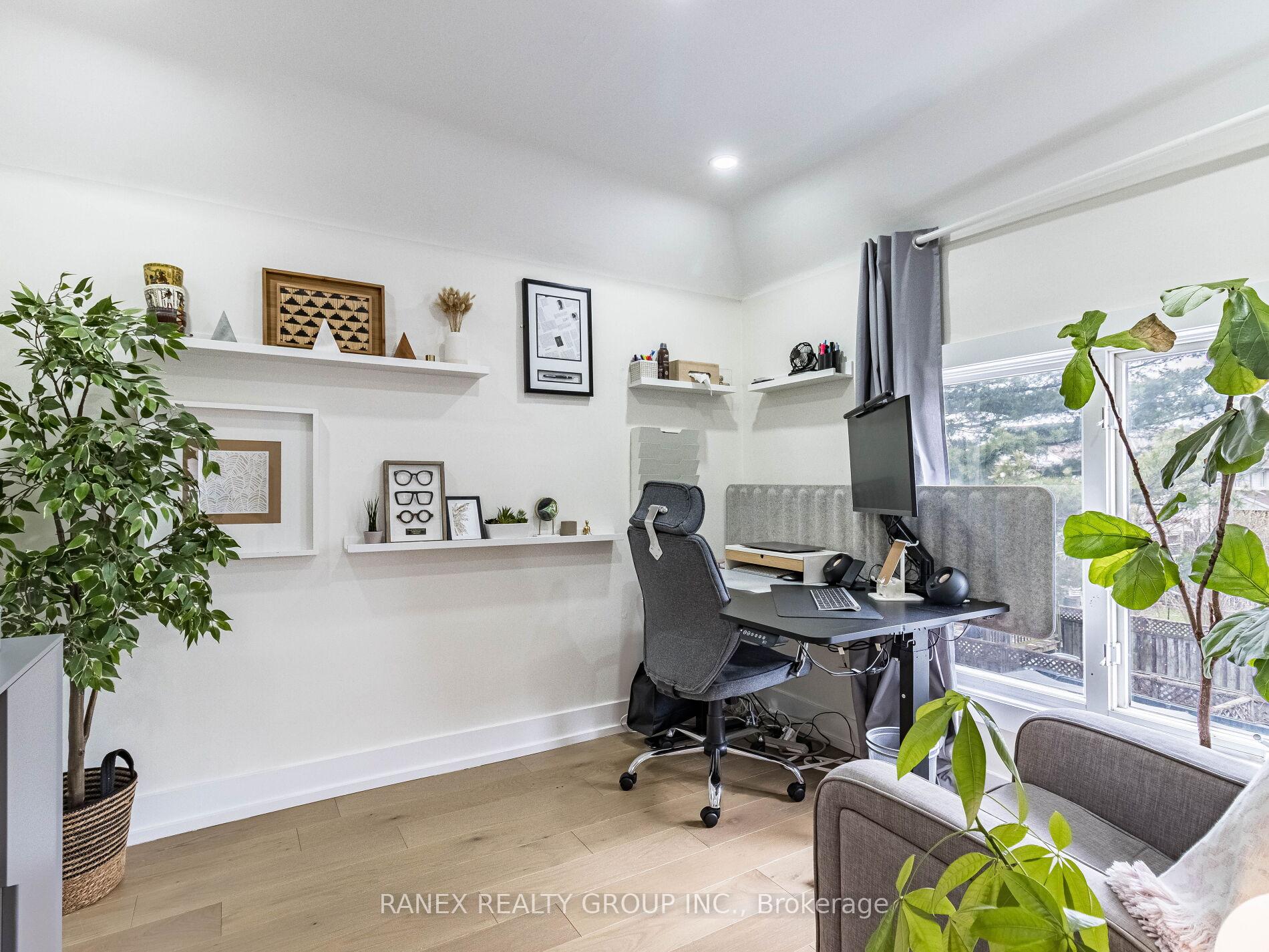 Photo 29 of 41 Glendale Avenue N, Hamilton, Crown Point — HOMEH