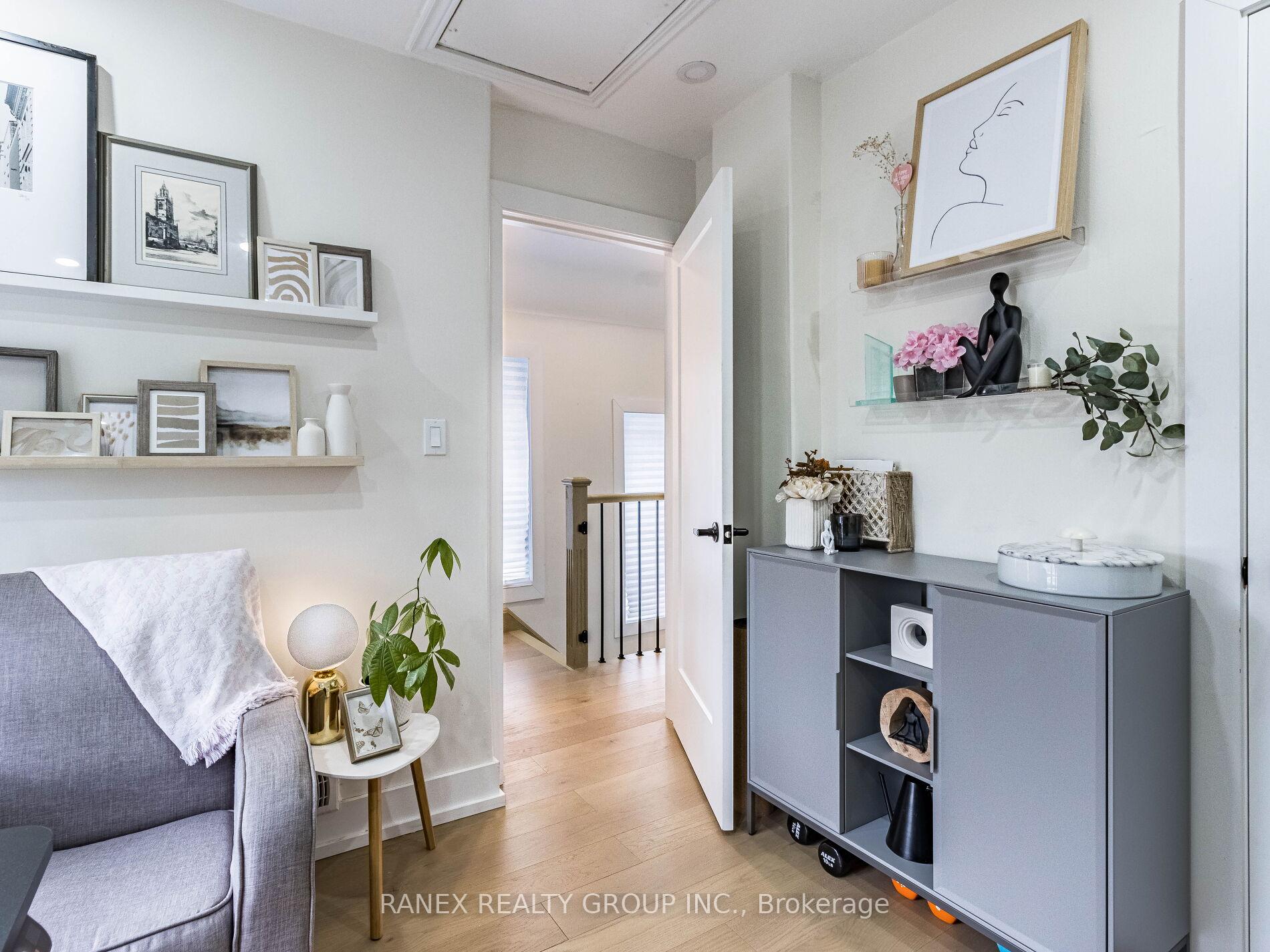 Photo 31 of 41 Glendale Avenue N, Hamilton, Crown Point — HOMEH