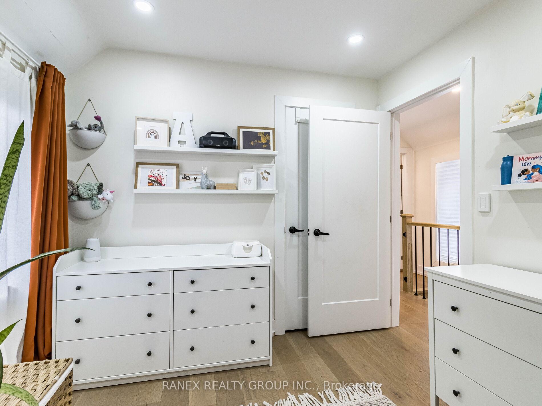 Photo 37 of 41 Glendale Avenue N, Hamilton, Crown Point — HOMEH