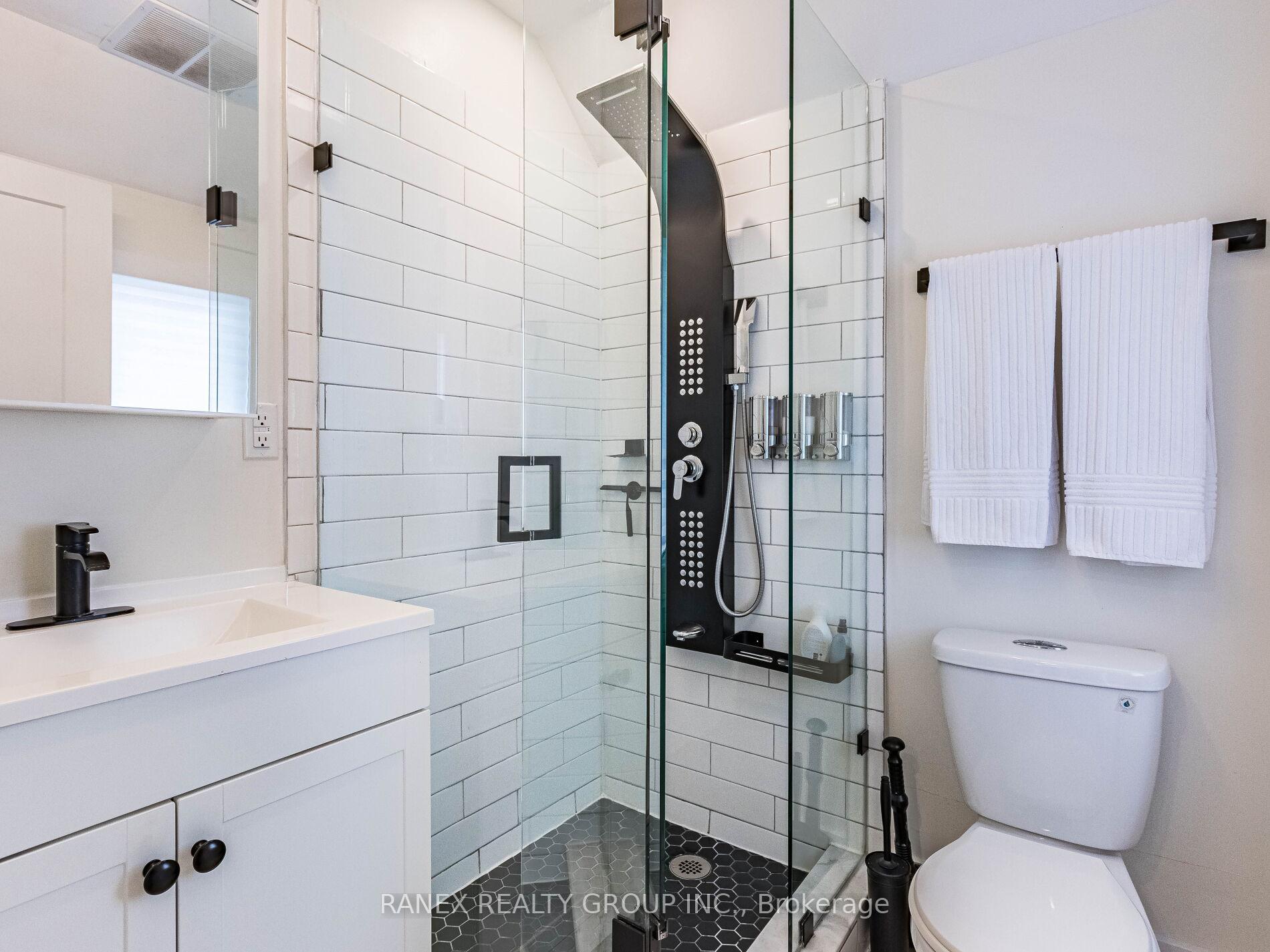 Photo 38 of 41 Glendale Avenue N, Hamilton, Crown Point — HOMEH