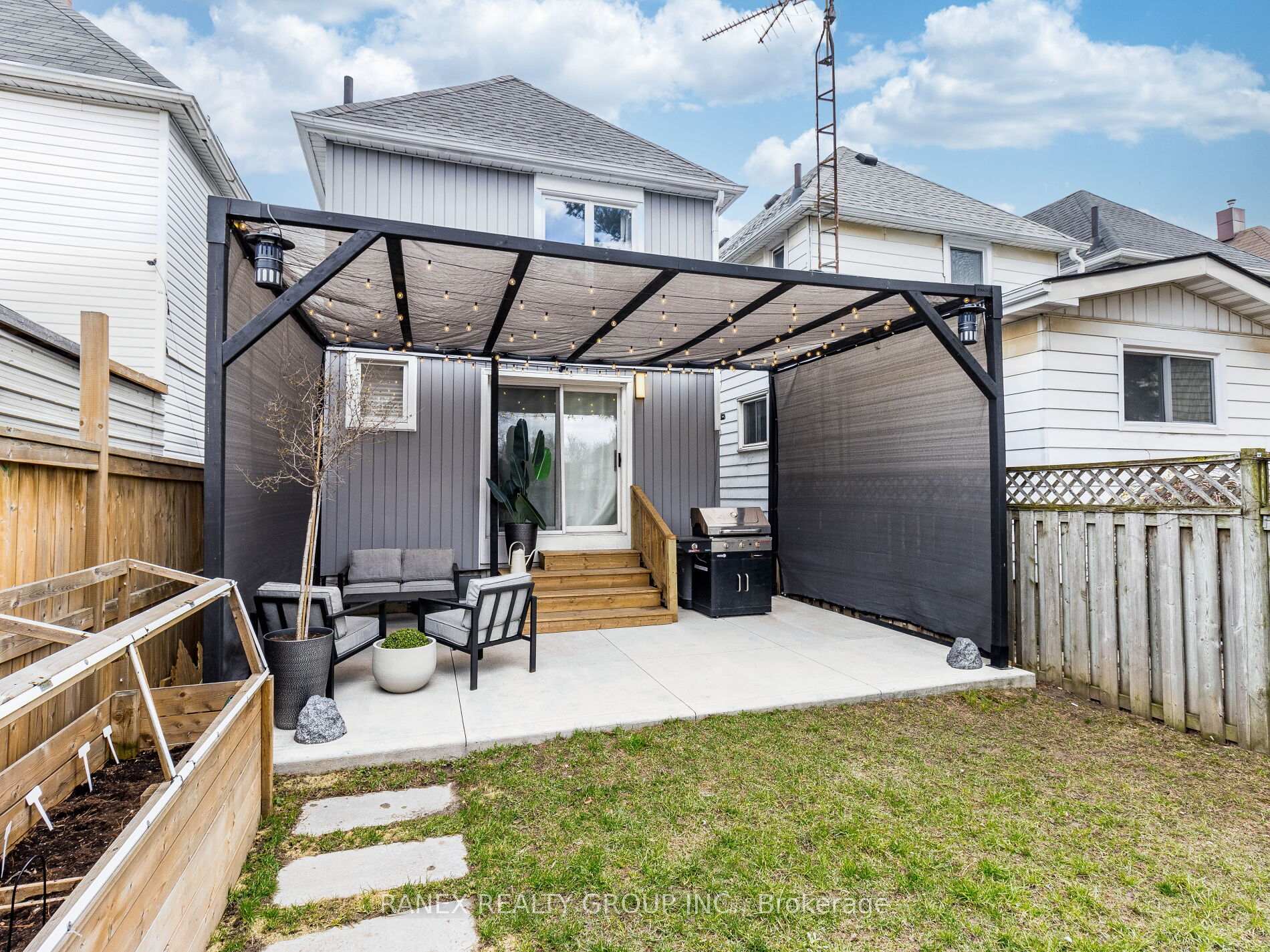 Photo 41 of 41 Glendale Avenue N, Hamilton, Crown Point — HOMEH
