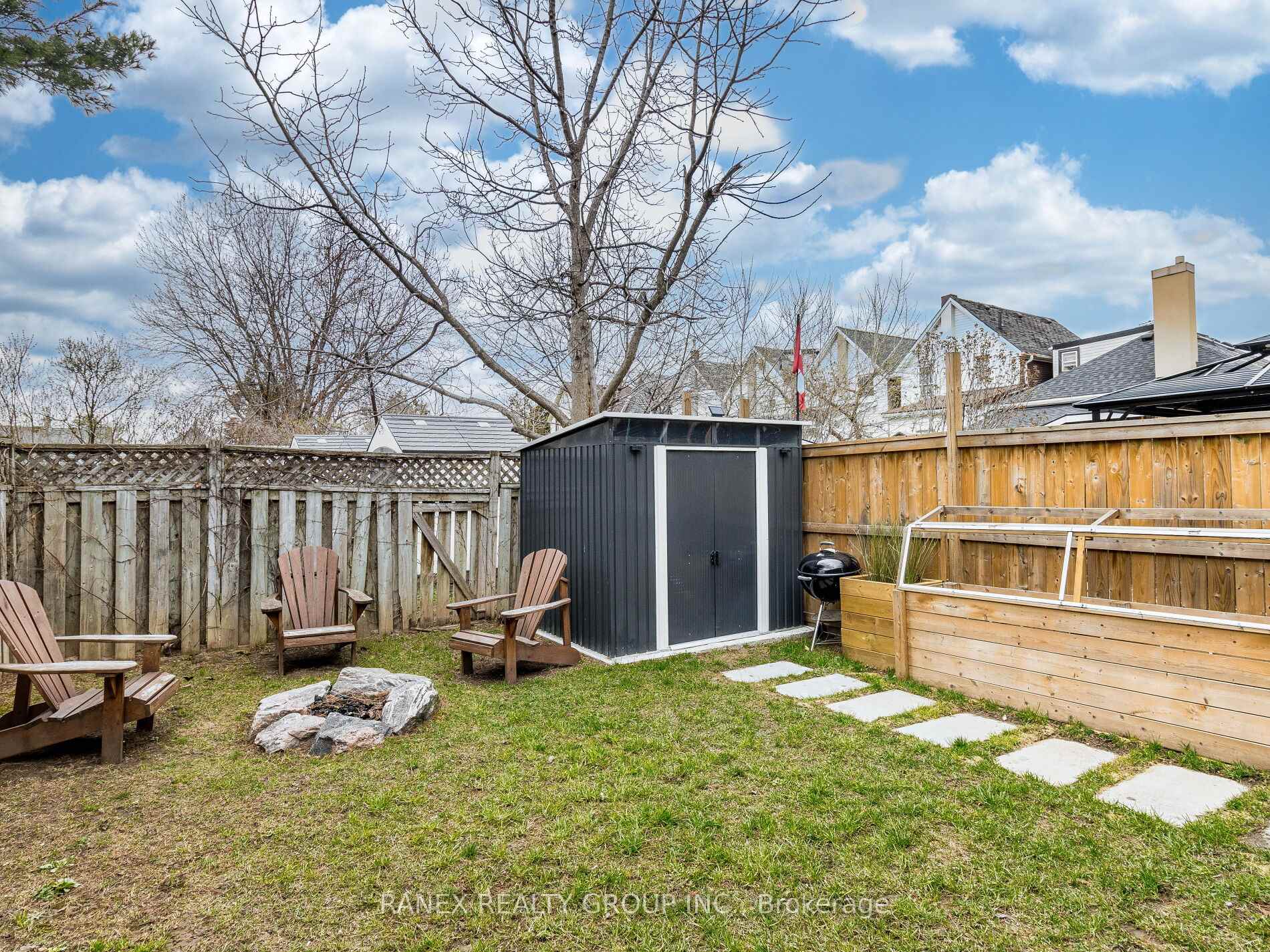 Photo 44 of 41 Glendale Avenue N, Hamilton, Crown Point — HOMEH