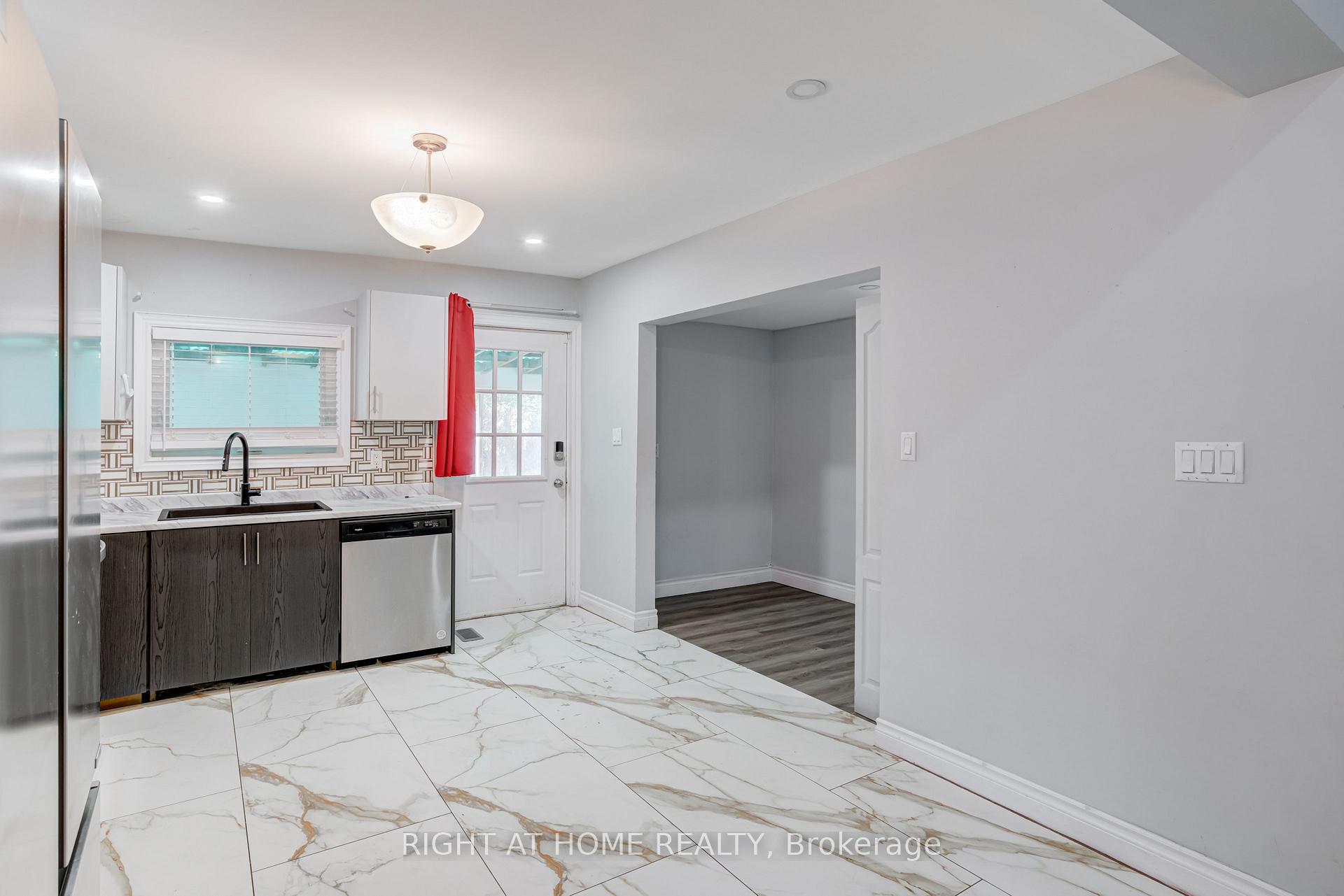 Photo 10 of 111 Mary Street, Hamilton, Beasley — HOMEH