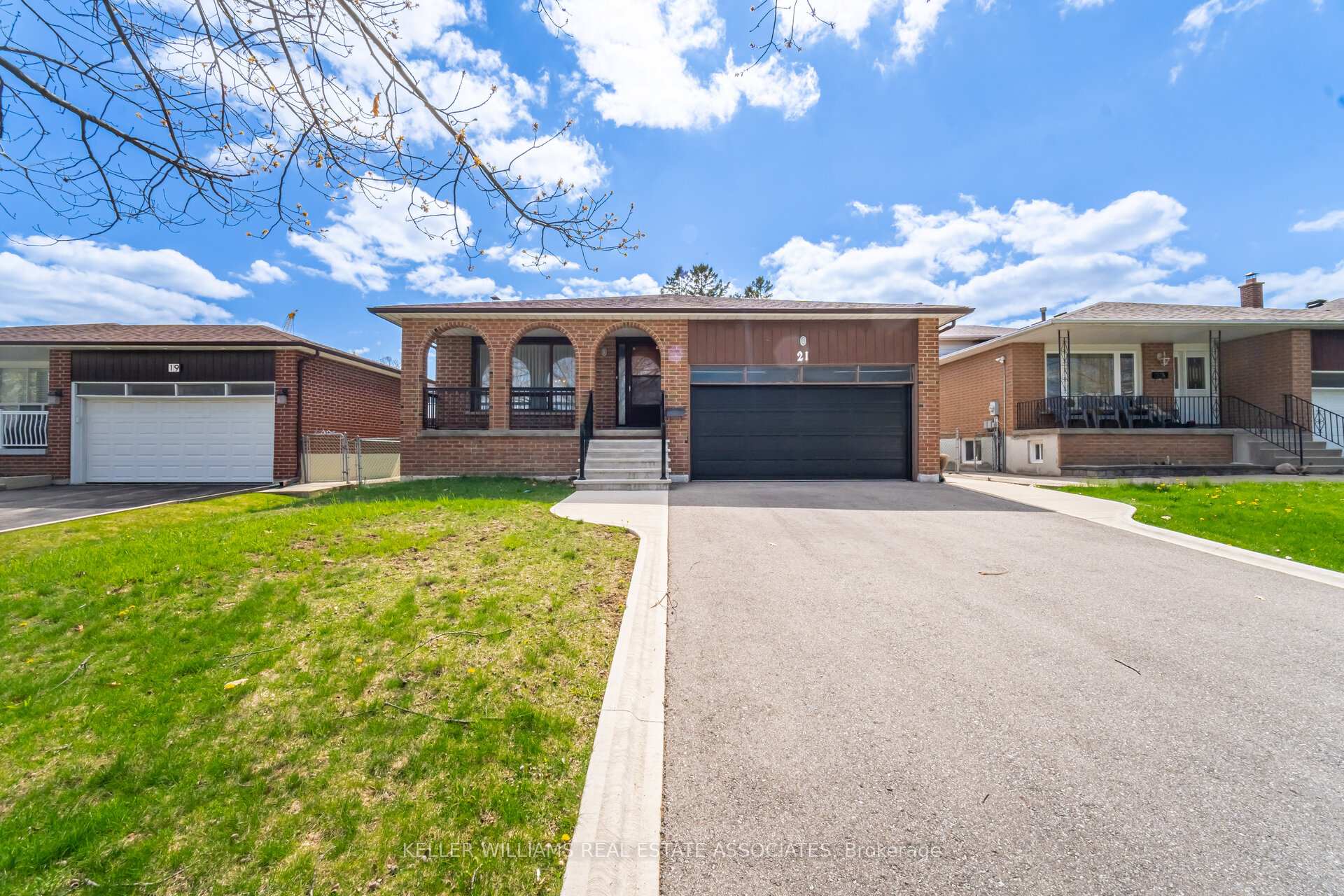 Photo 2 of 21 Malcolm Crescent, Brampton, Central Park — HOMEH