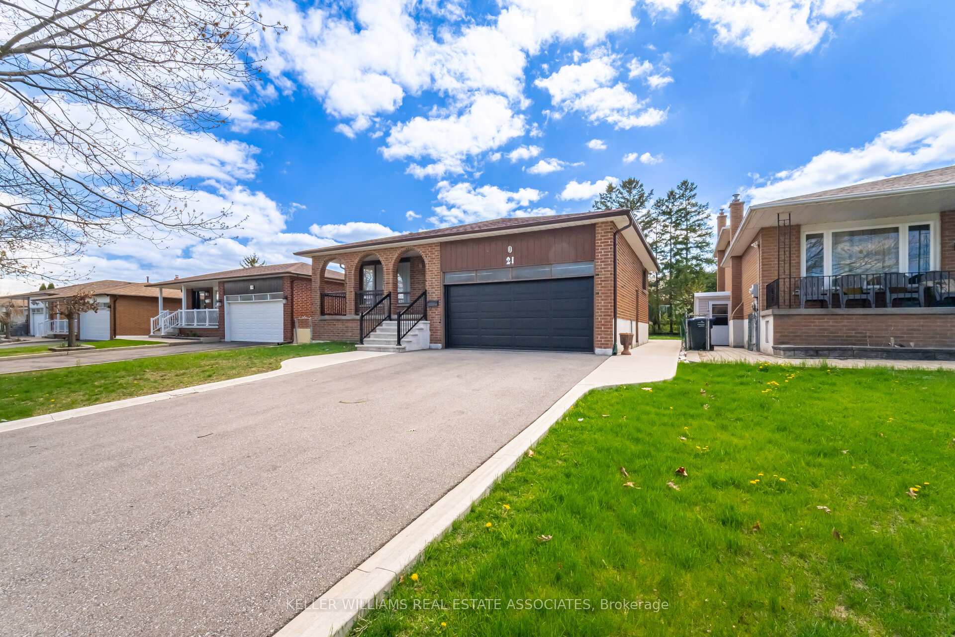 Photo 3 of 21 Malcolm Crescent, Brampton, Central Park — HOMEH