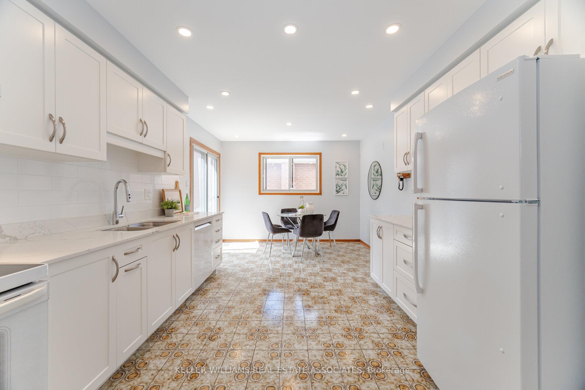 Photo 12 of 21 Malcolm Crescent, Brampton, Central Park — HOMEH