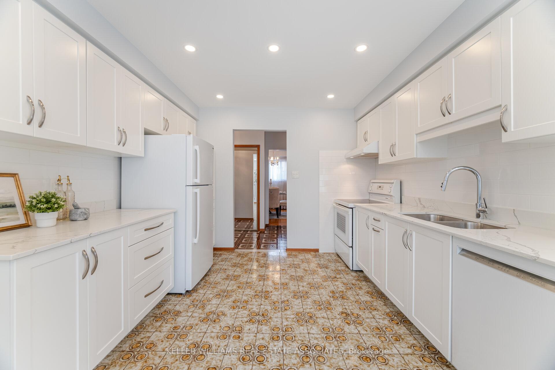 Photo 13 of 21 Malcolm Crescent, Brampton, Central Park — HOMEH
