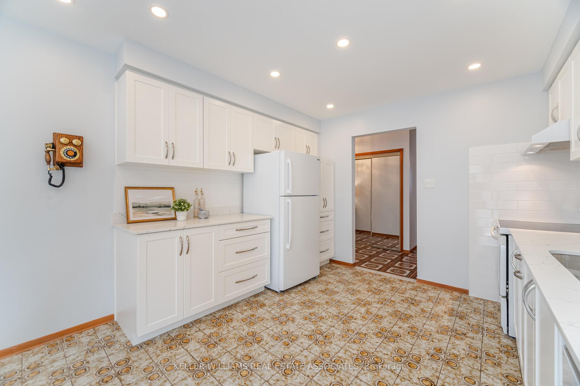 Photo 14 of 21 Malcolm Crescent, Brampton, Central Park — HOMEH