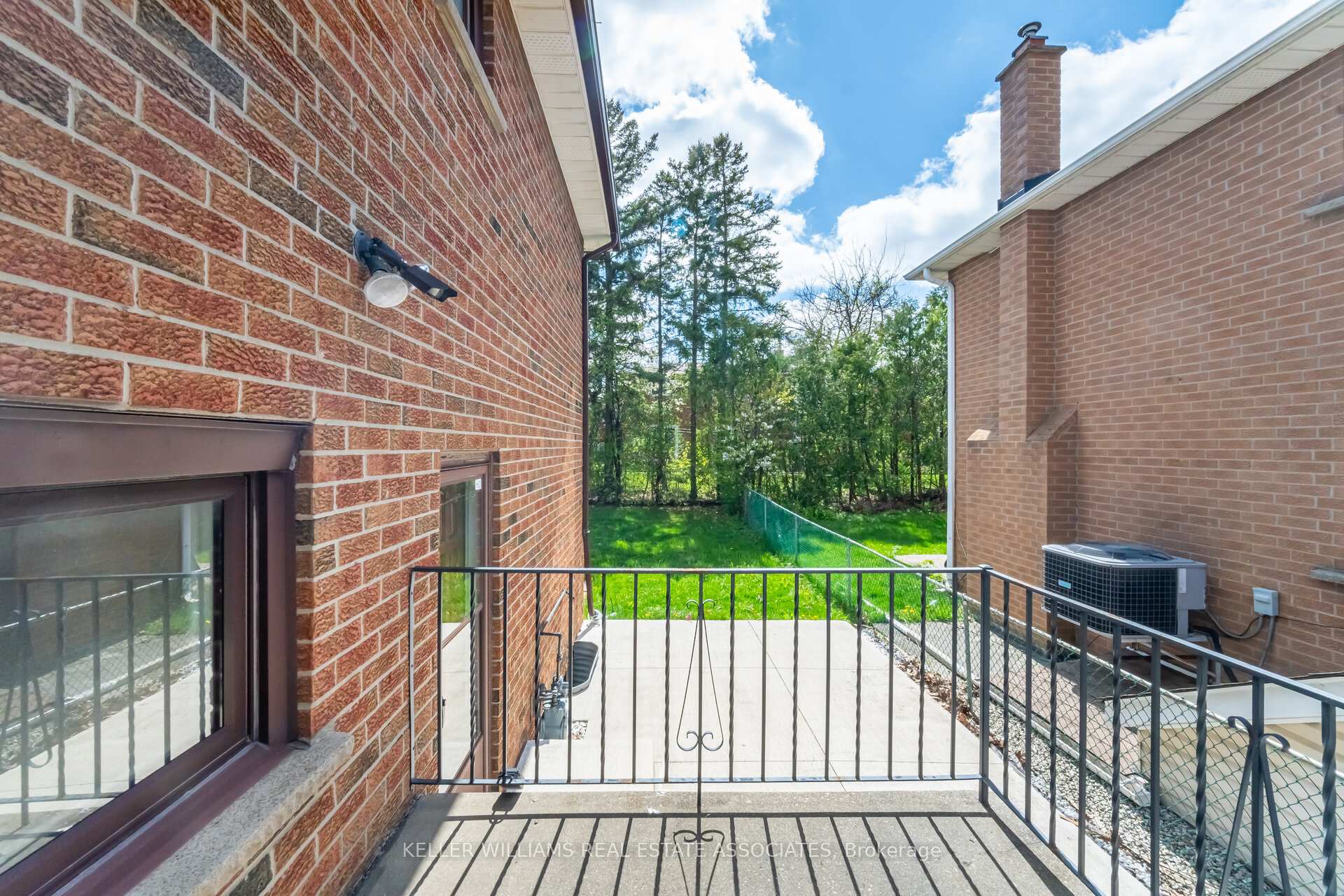 Photo 17 of 21 Malcolm Crescent, Brampton, Central Park — HOMEH
