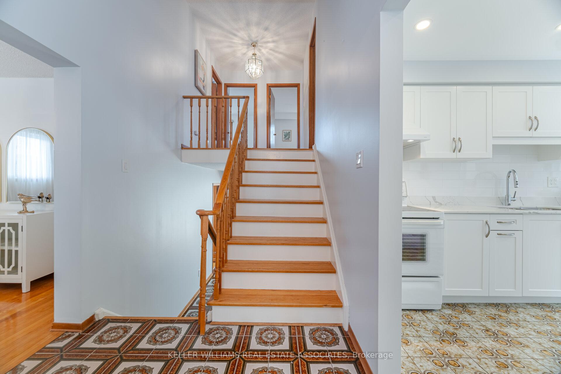Photo 18 of 21 Malcolm Crescent, Brampton, Central Park — HOMEH