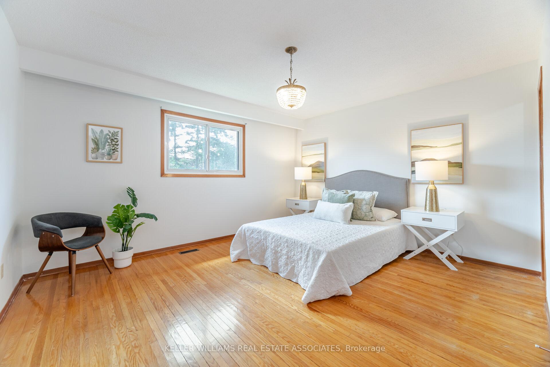 Photo 20 of 21 Malcolm Crescent, Brampton, Central Park — HOMEH