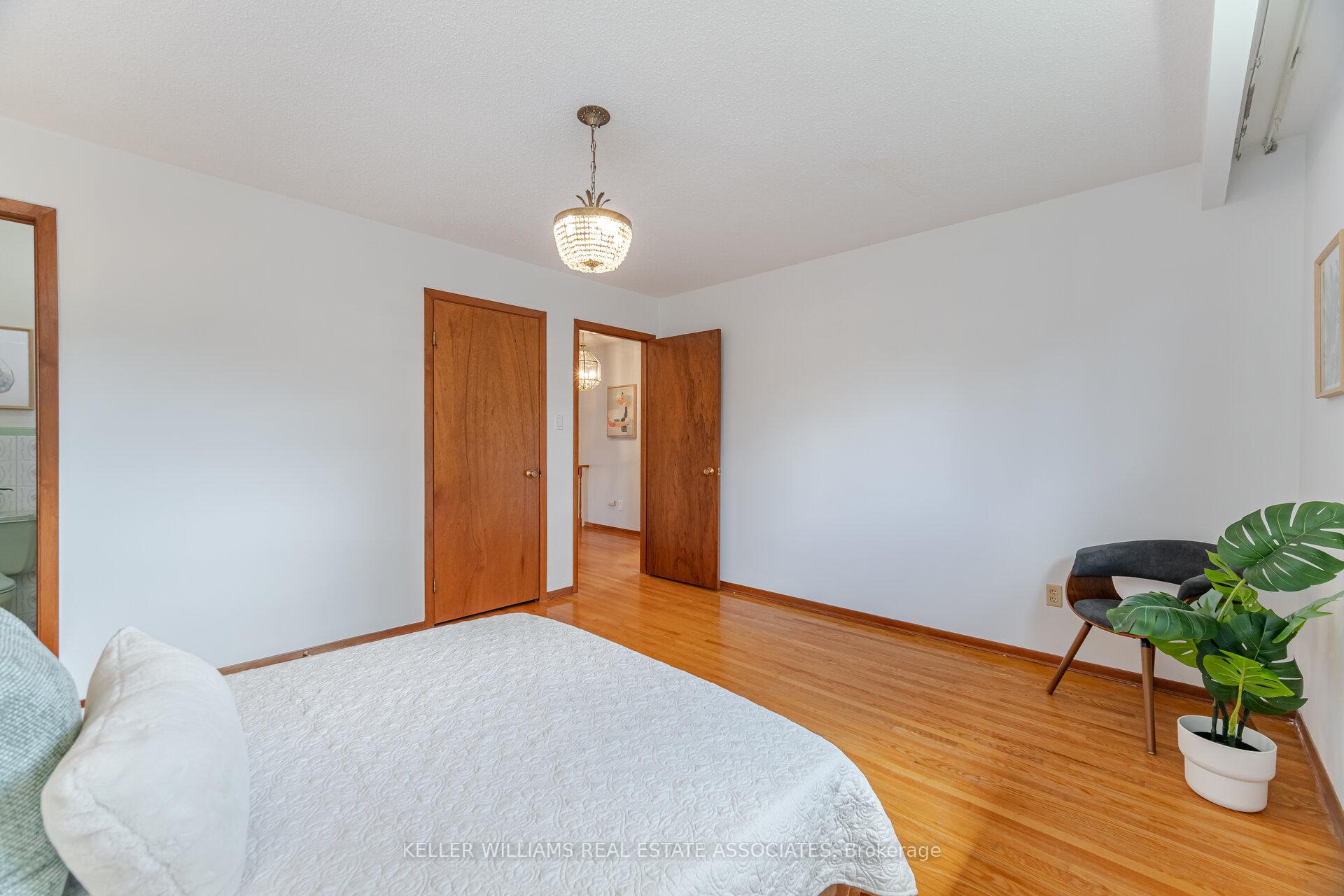 Photo 22 of 21 Malcolm Crescent, Brampton, Central Park — HOMEH